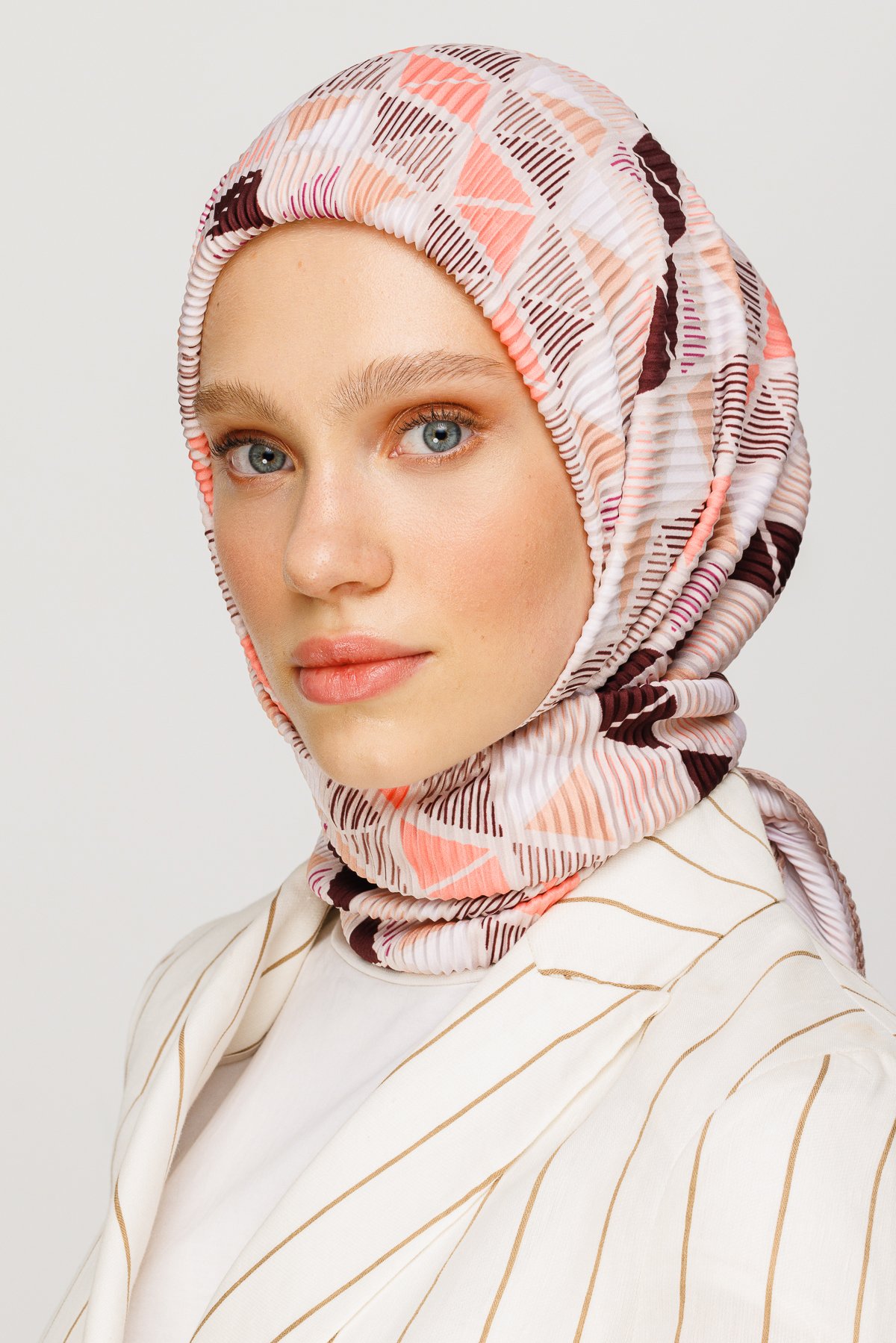 Prism Pattern Pleated Scarf - Brown