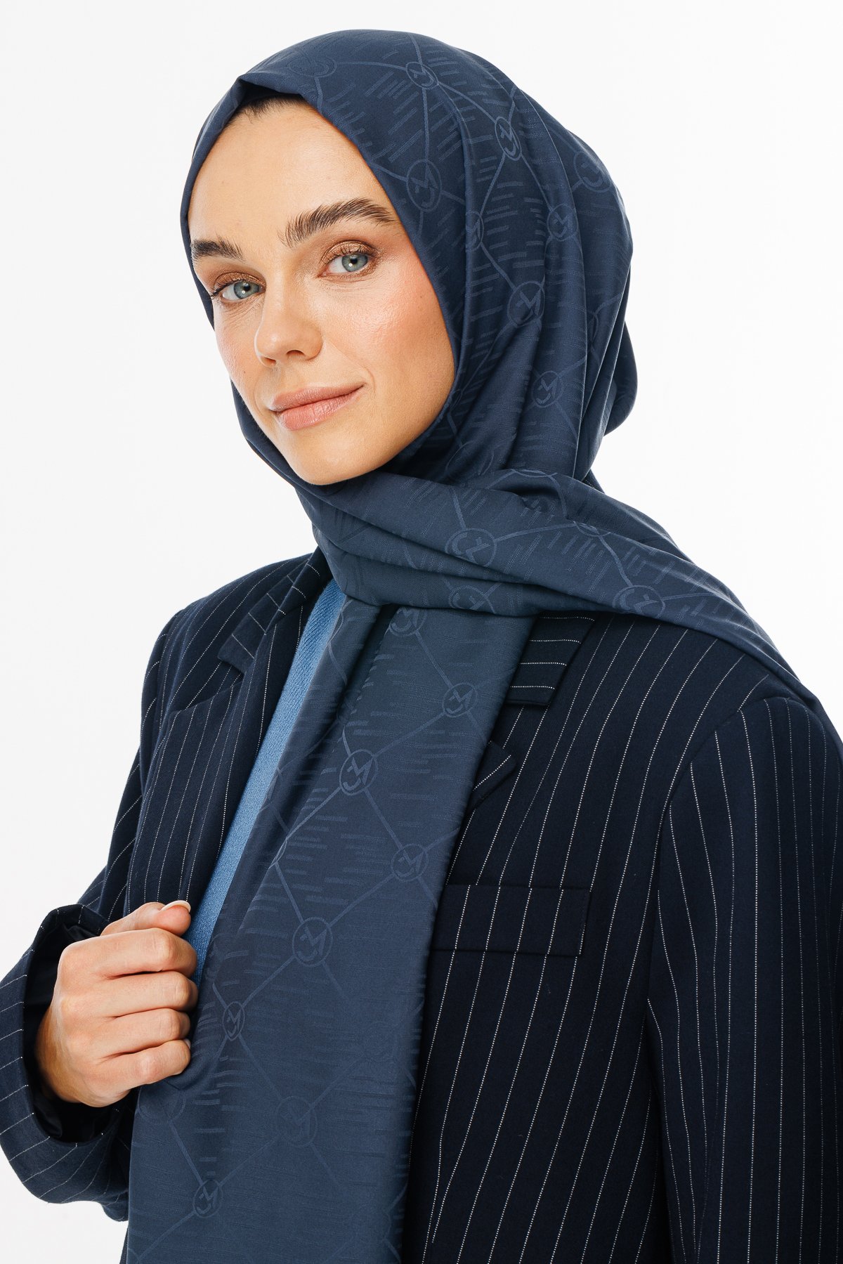 Moon Is Pattern Jacquard Shawl - Anthracite