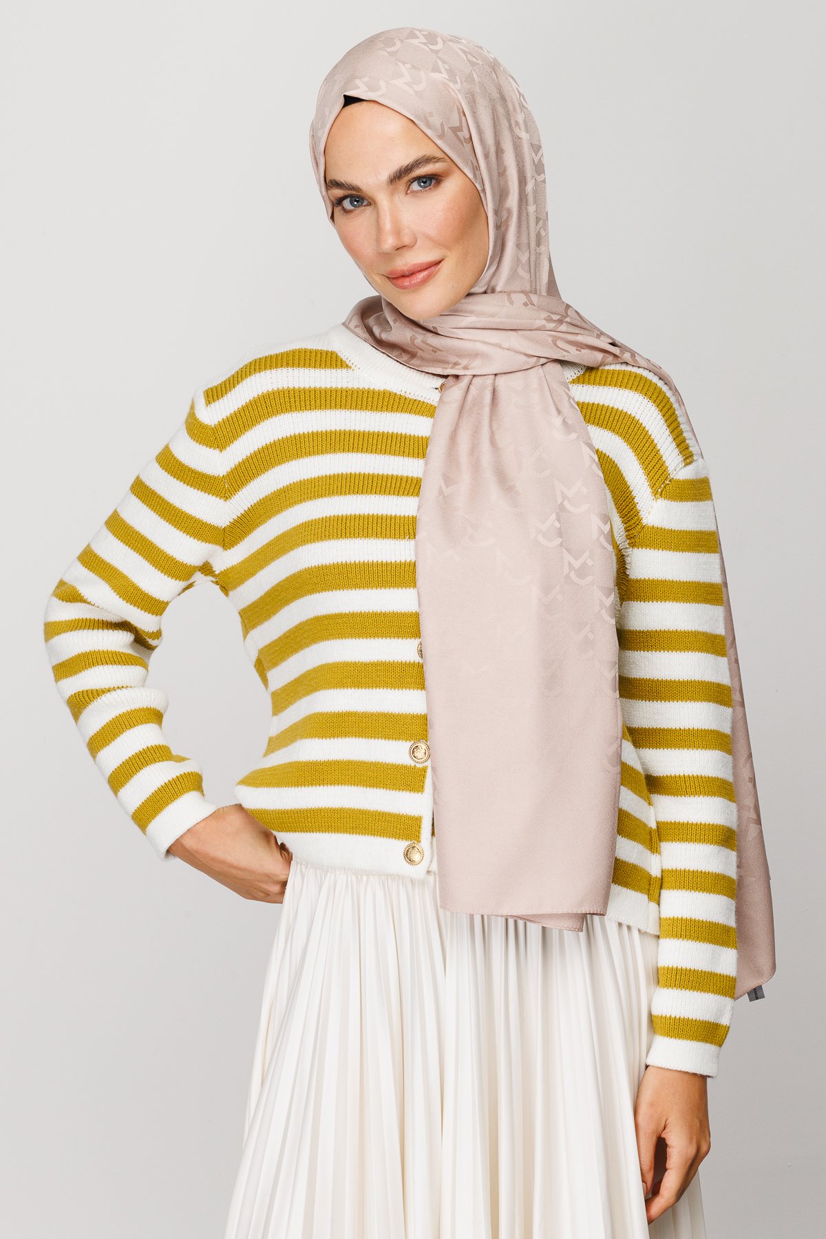 MC Pattern Jacquard Shawl - Beige