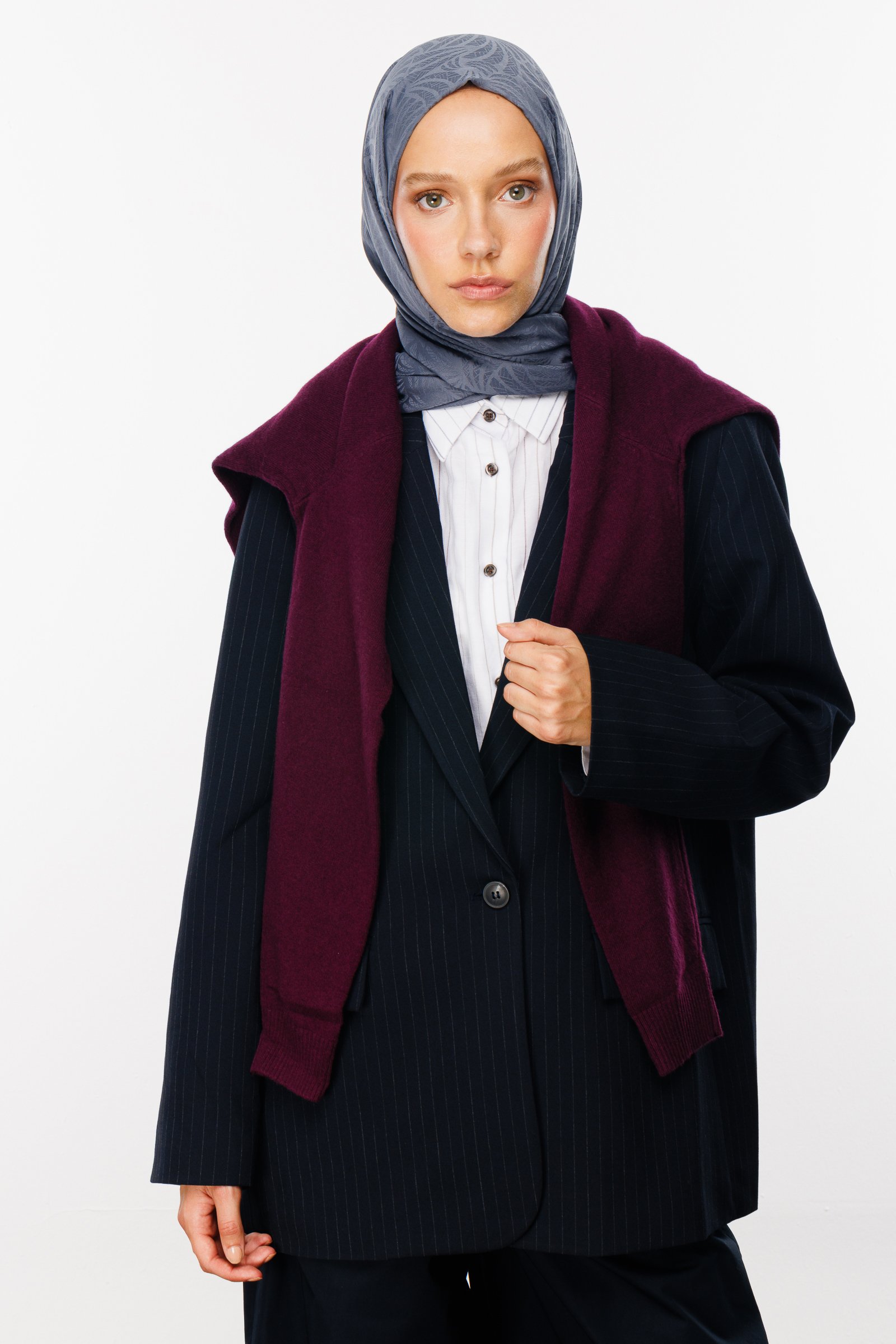 Artemis Pattern Silk Jacquard Shawl - Smoked