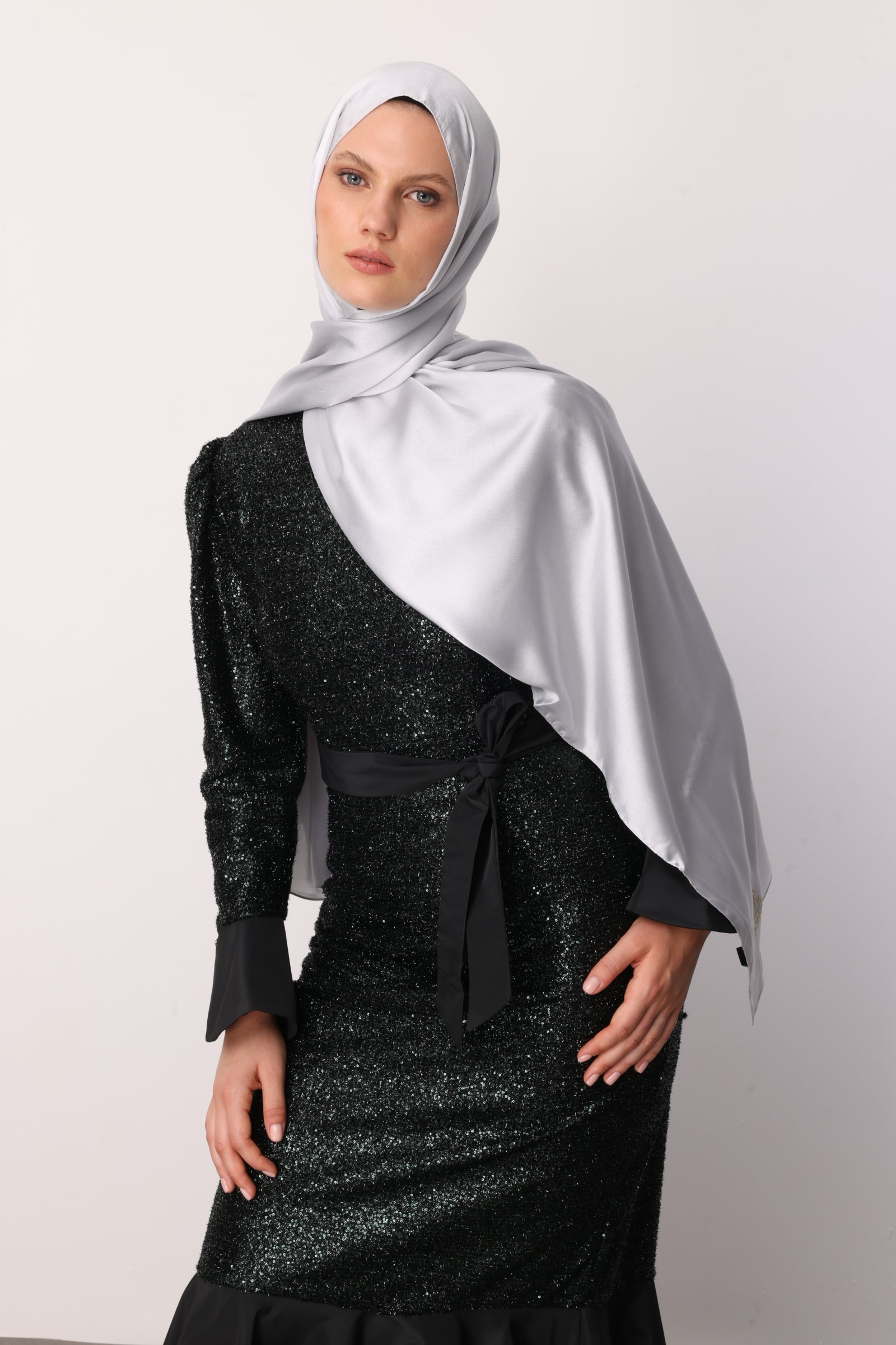 Diamond Aura Shawl - Light Grey