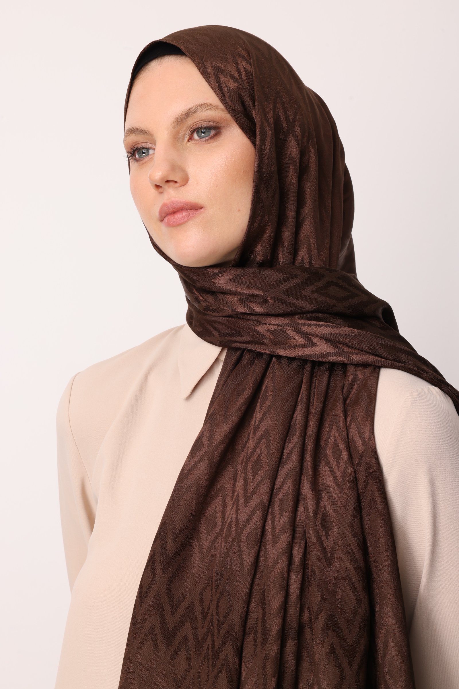 Shiny Check-Pattern Jacquard Shawl - Bitter