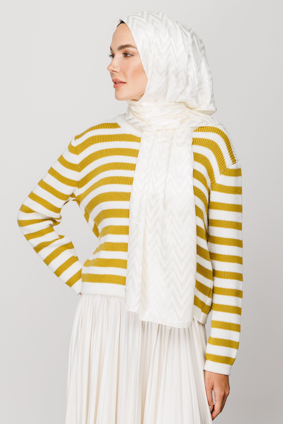 Zigzag Pattern Shiny Jacquard Shawl - Ecru