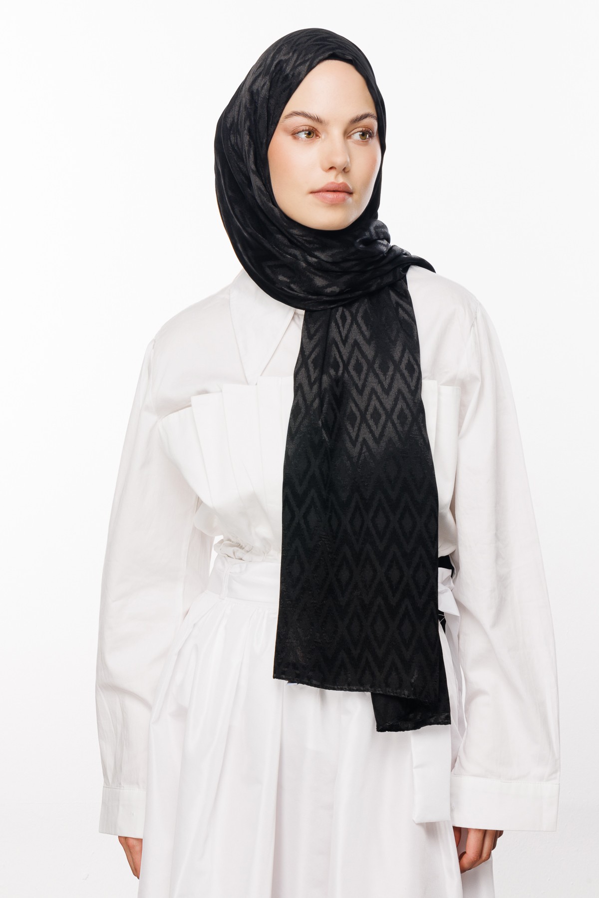 Karo Pattern Shiny Jacquard Hijab