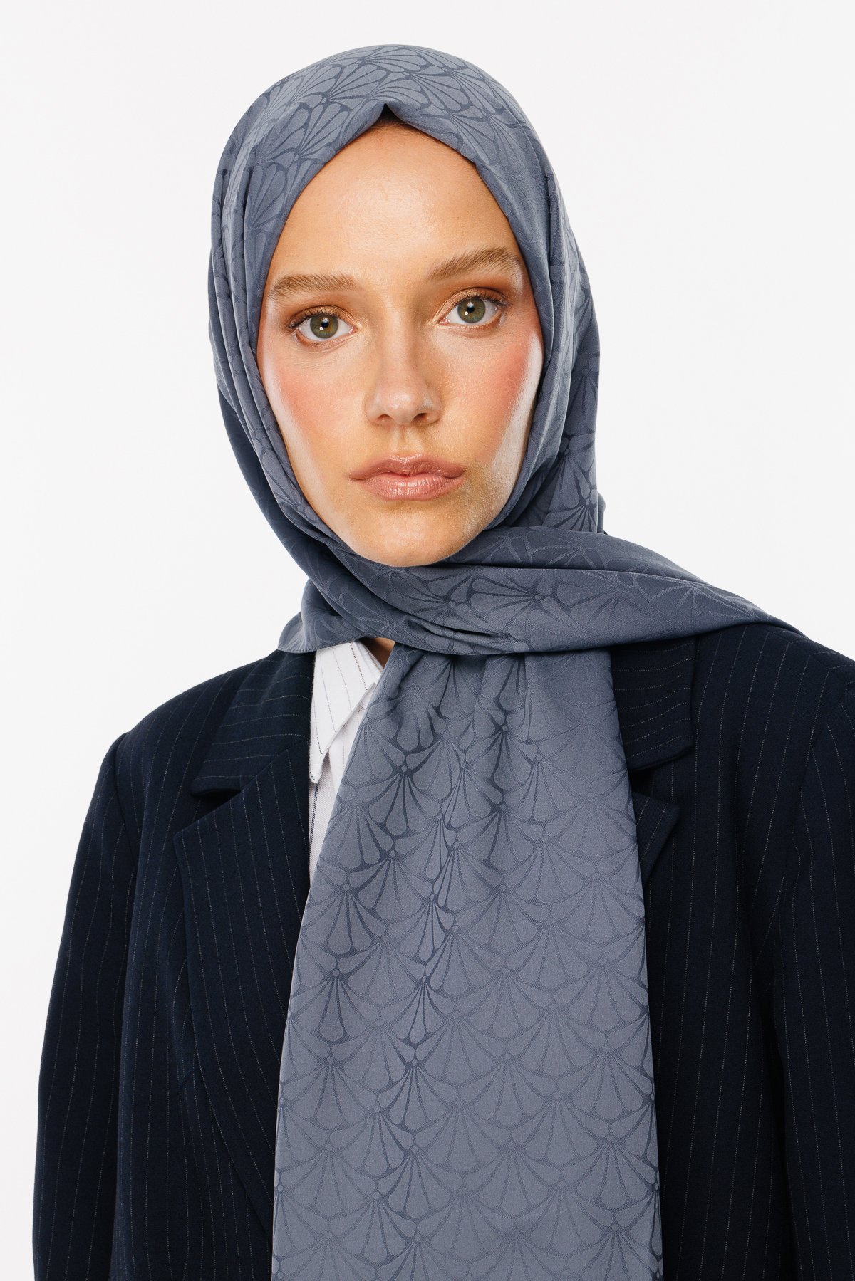 Lotus Pattern Silk Jacquard Shawl - Smoked