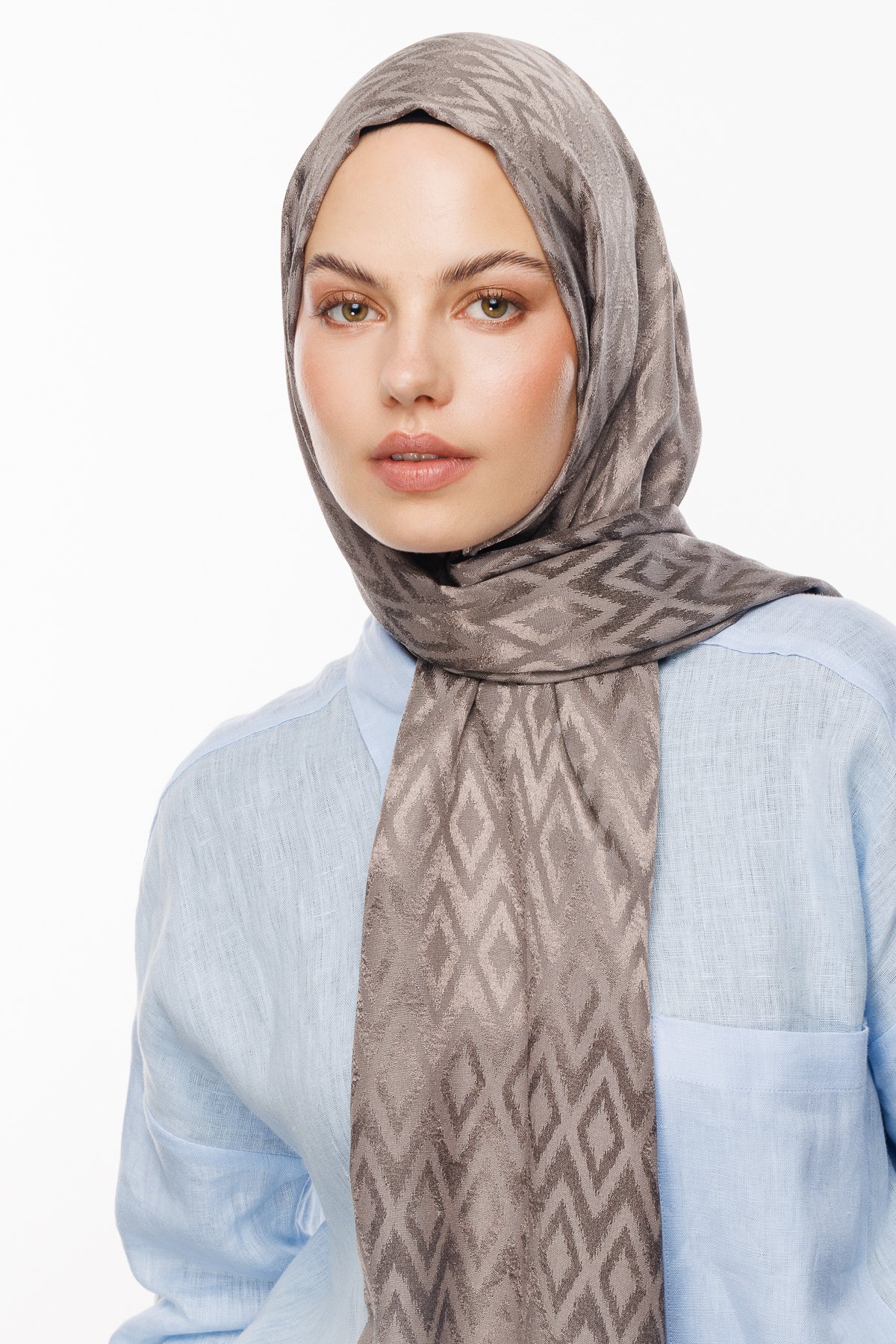 Karo Pattern Shiny Jacquard Shawl - Smoke
