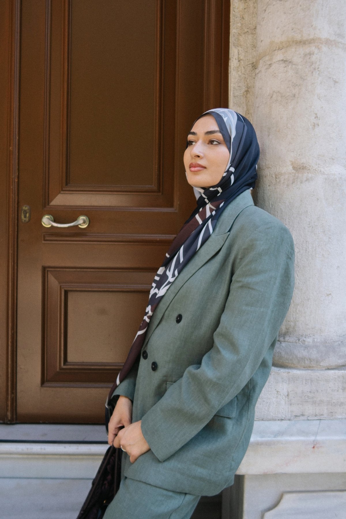 Turna Desen Sakura İpek Şal Koyu Mavi