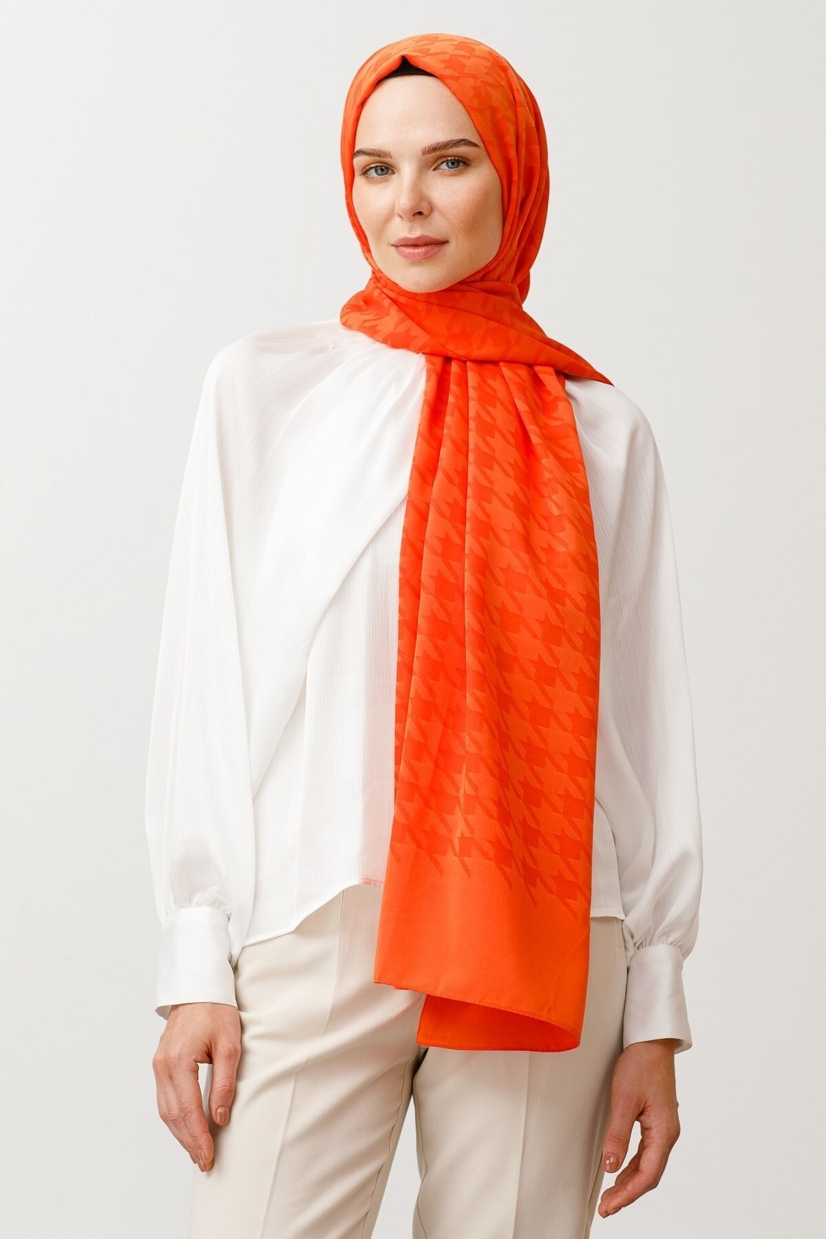 Crowbar Pattern Silk Jacquard Hijab