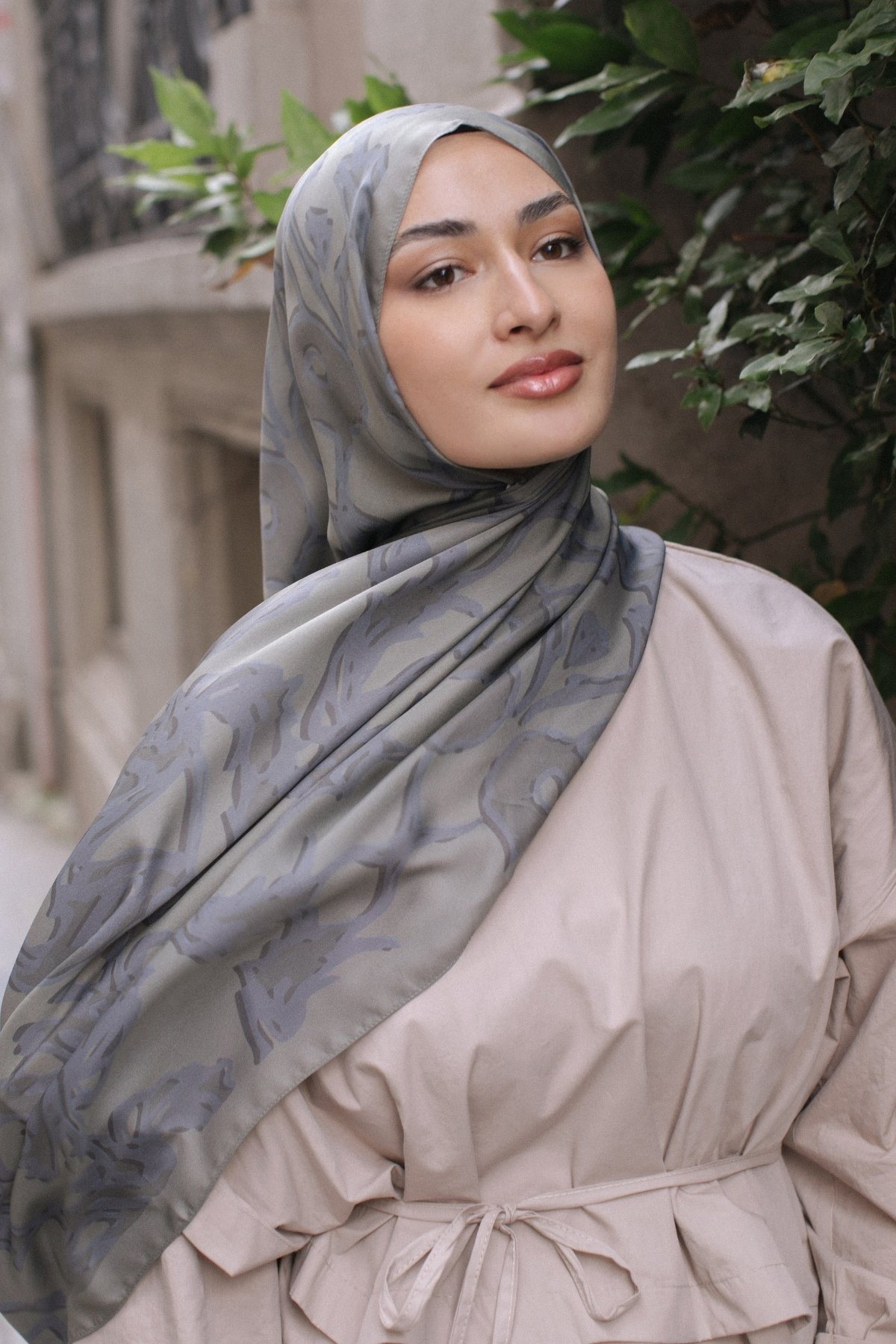 Yaren Desen Sakura İpek Şal - Beige