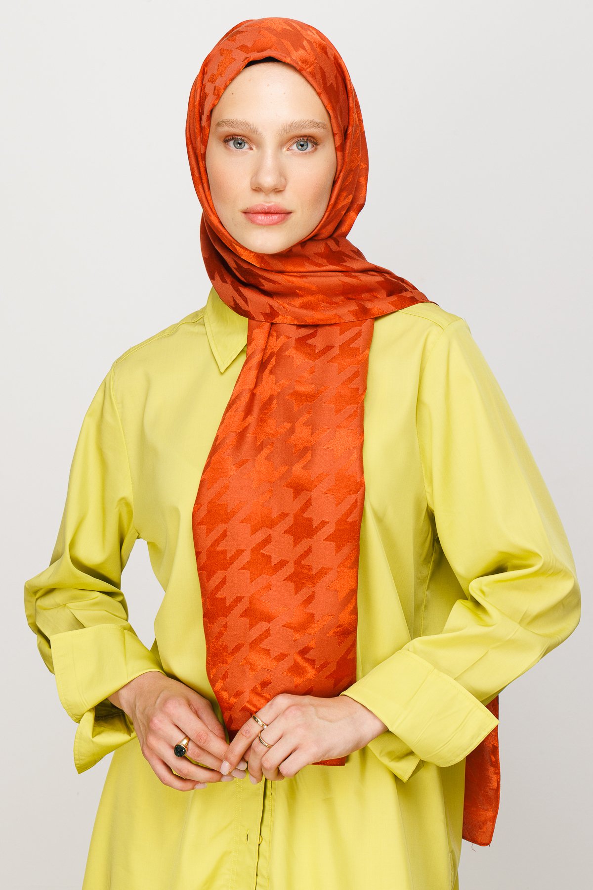 Crowbar Pattern Shiny Jacquard Hijab