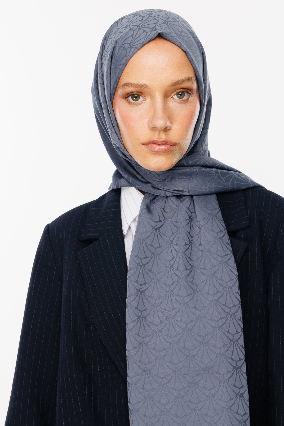 Lotus Pattern Silk Jacquard Shawl - Smoked