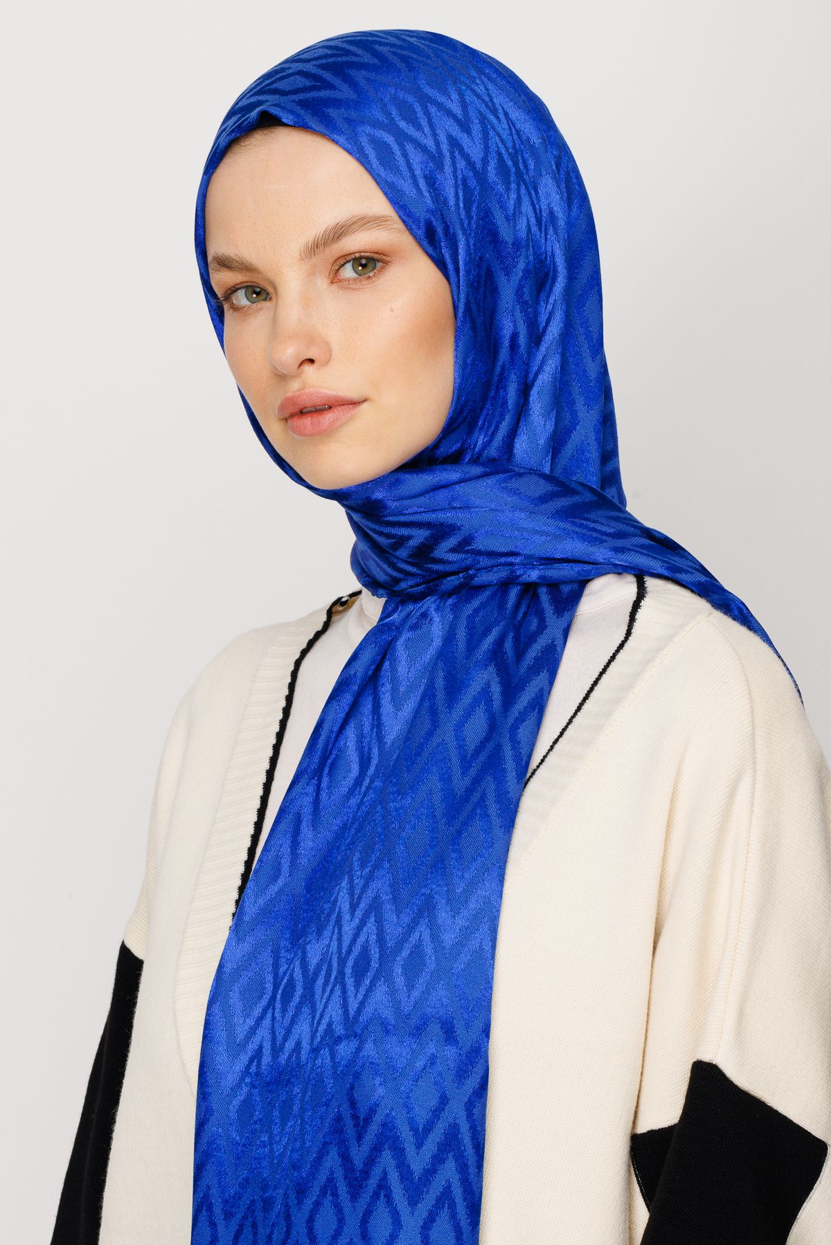 Karo Pattern Shiny Jacquard Shawl - Sax Blue