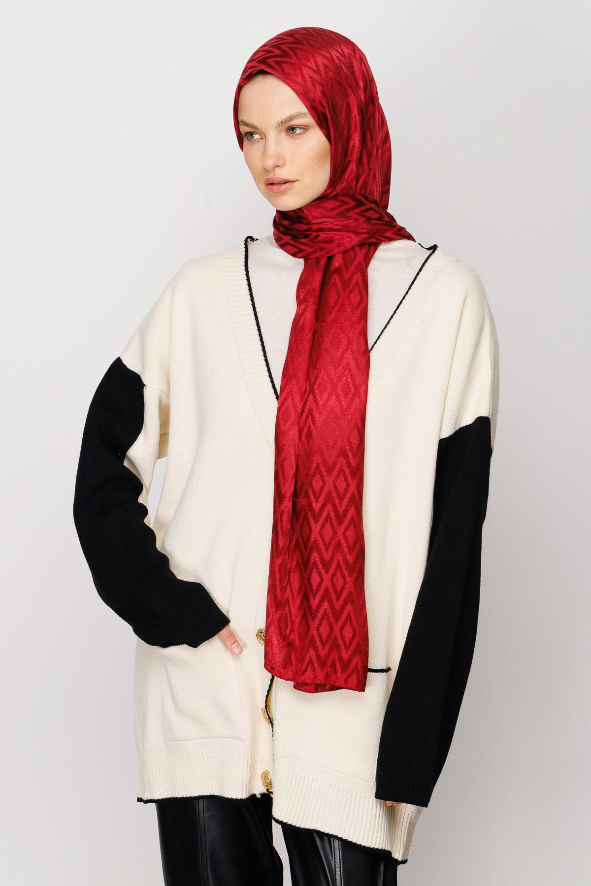 Karo Pattern Shiny Jacquard Shawl - Cherry Bruise