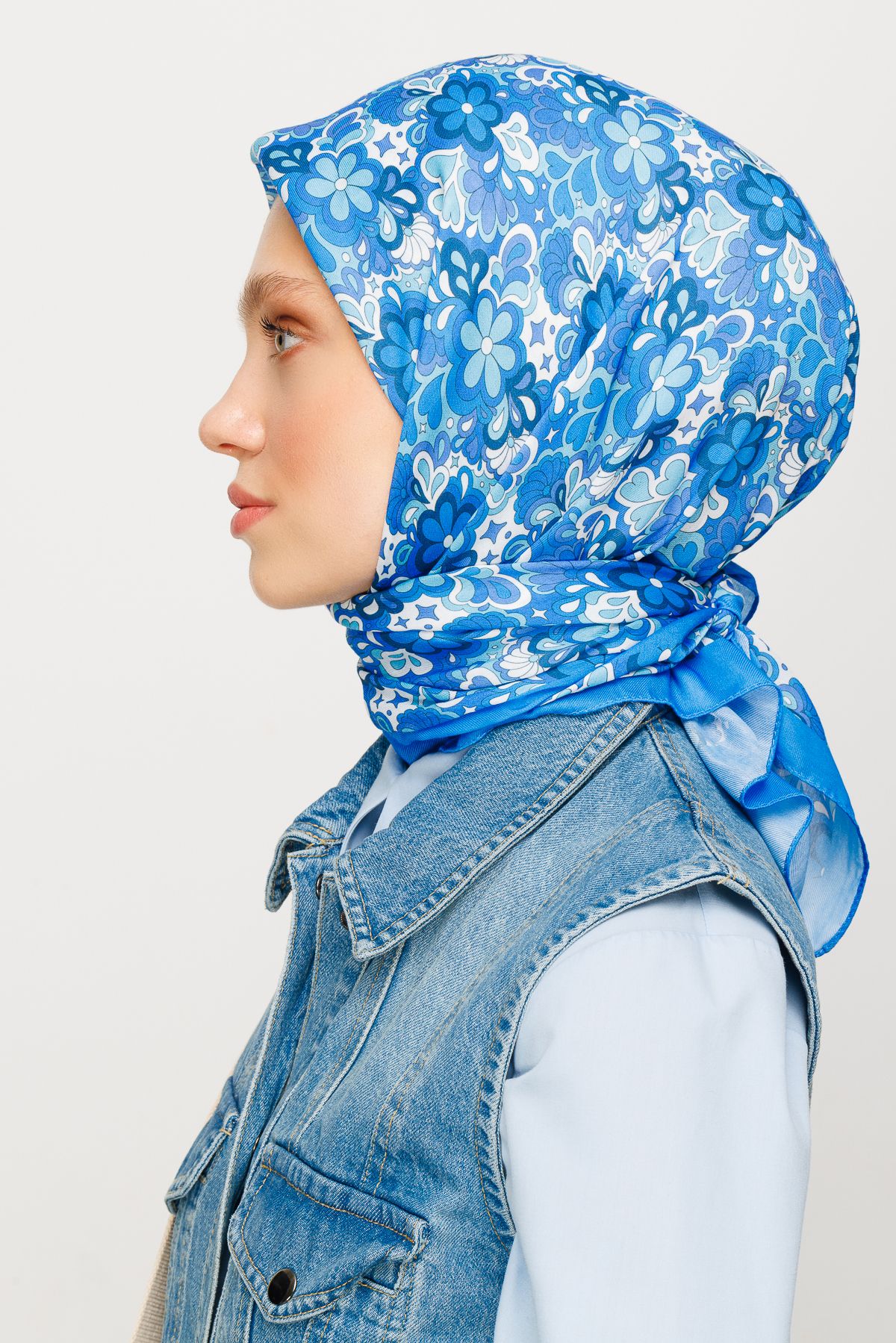 Daisy Pattern Digital Soft Scarf - Ice Blue