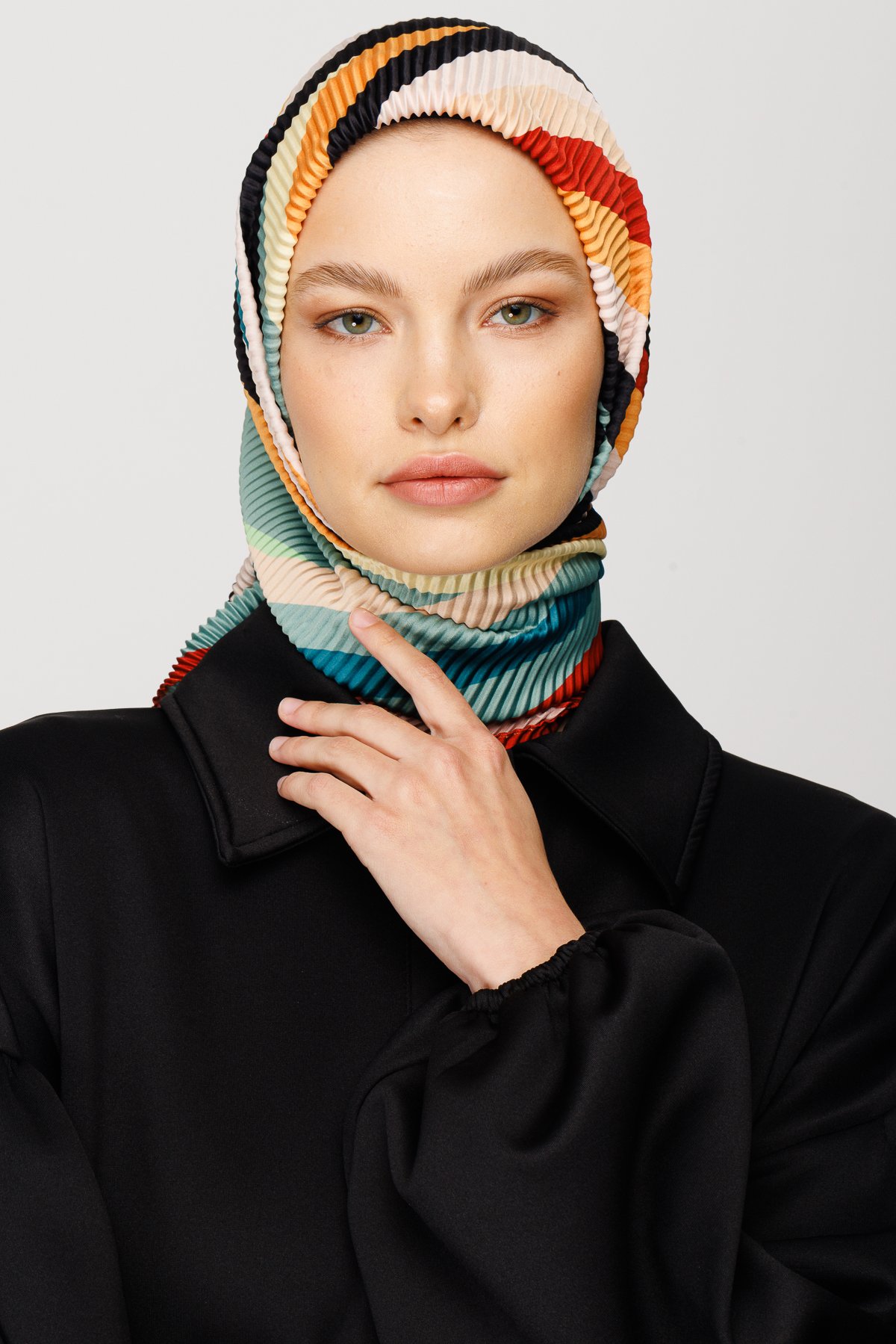 Akra Pattern Pleated Scarf - Coffee with milk