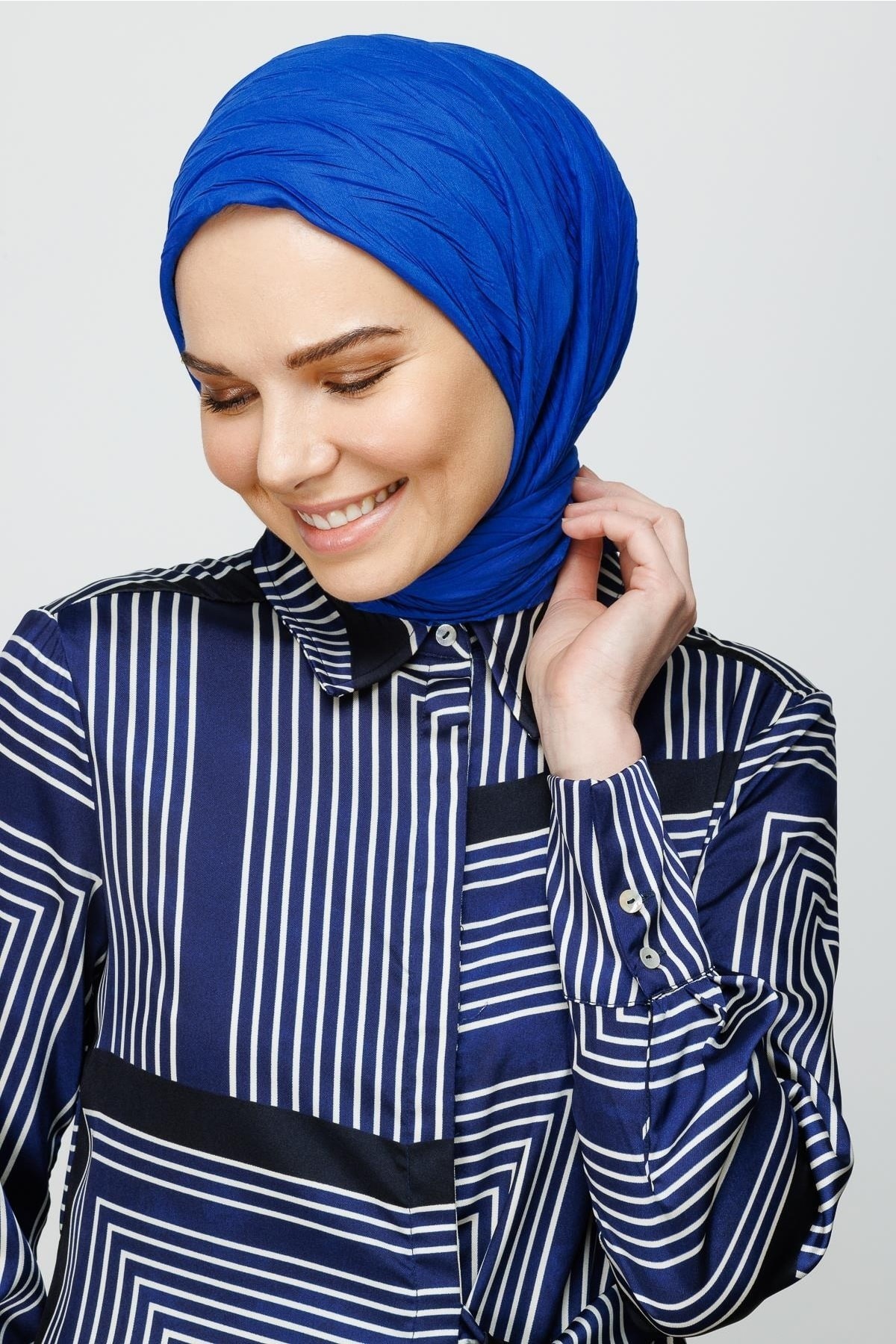 Saks Mavi Piliseli Bambu Eşarp
