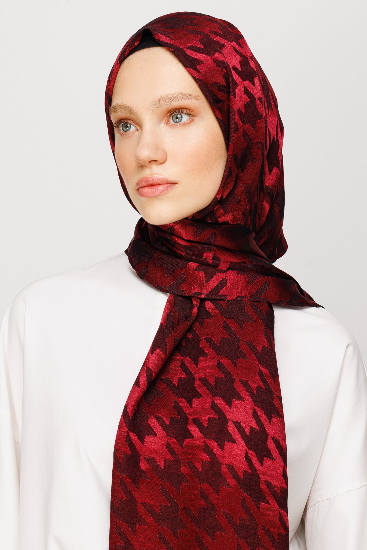 Crowbar Pattern Shiny Jacquard Shawl - Burgundy