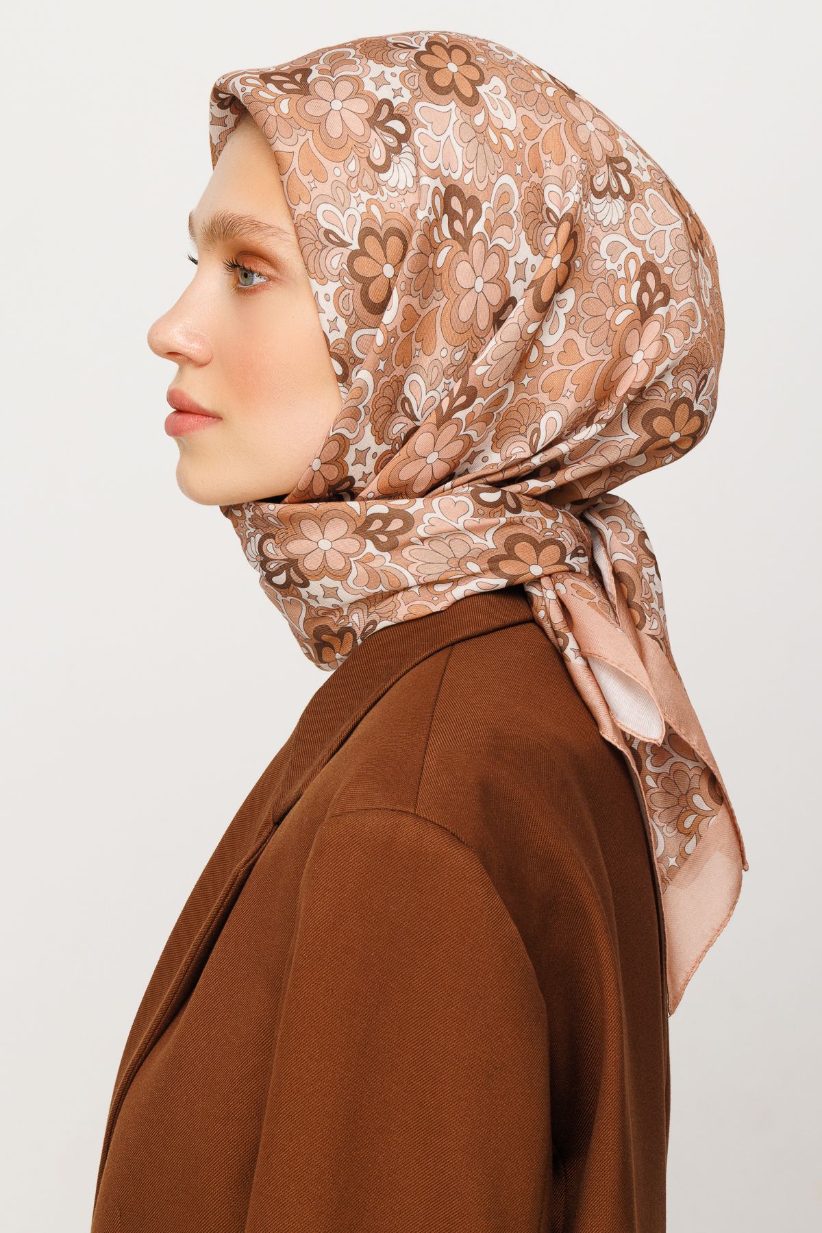 Daisy Pattern Digital Soft Scarf - Brown