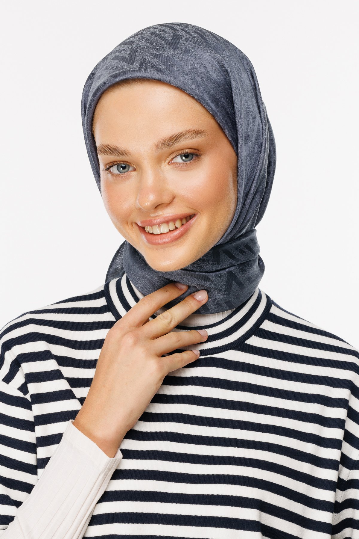 Nova Pattern Luxury Jacquard Scarf - Smoked