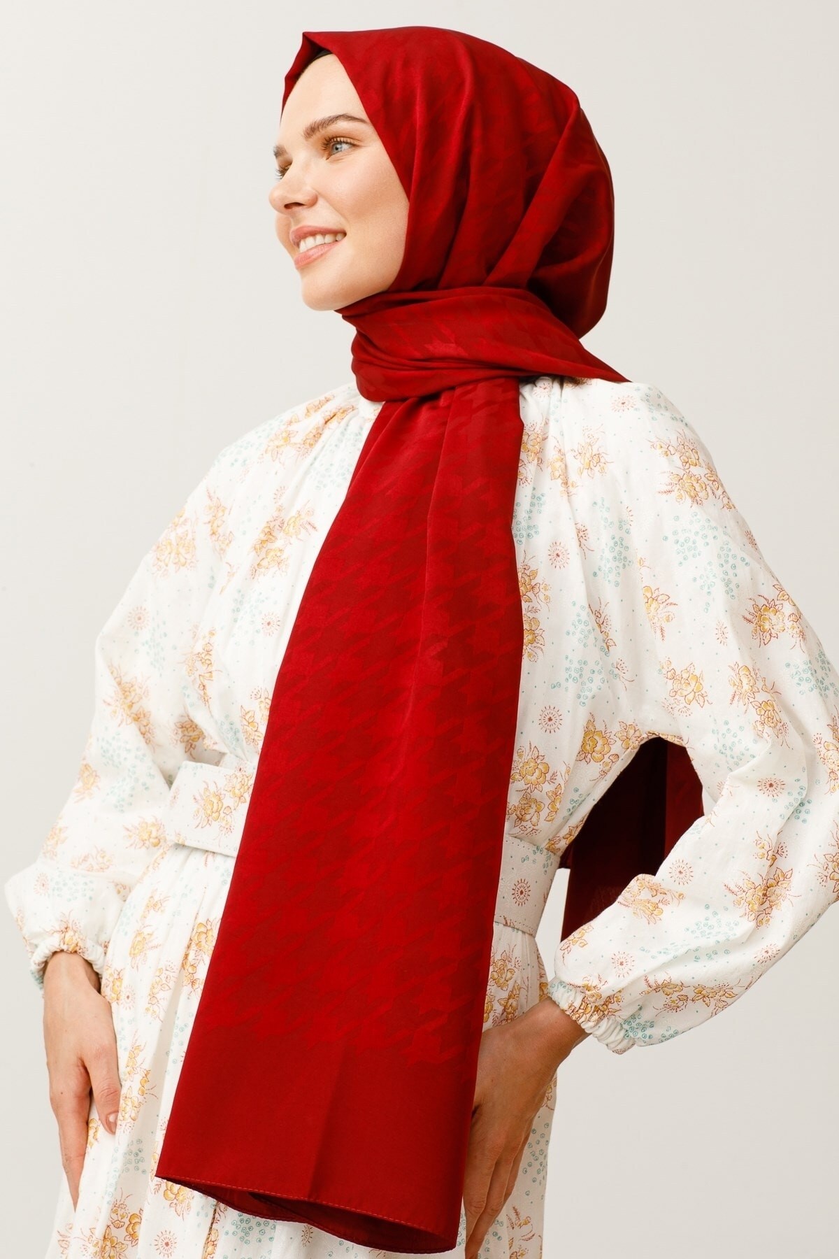 Crowbar Pattern Silk Jacquard Hijab