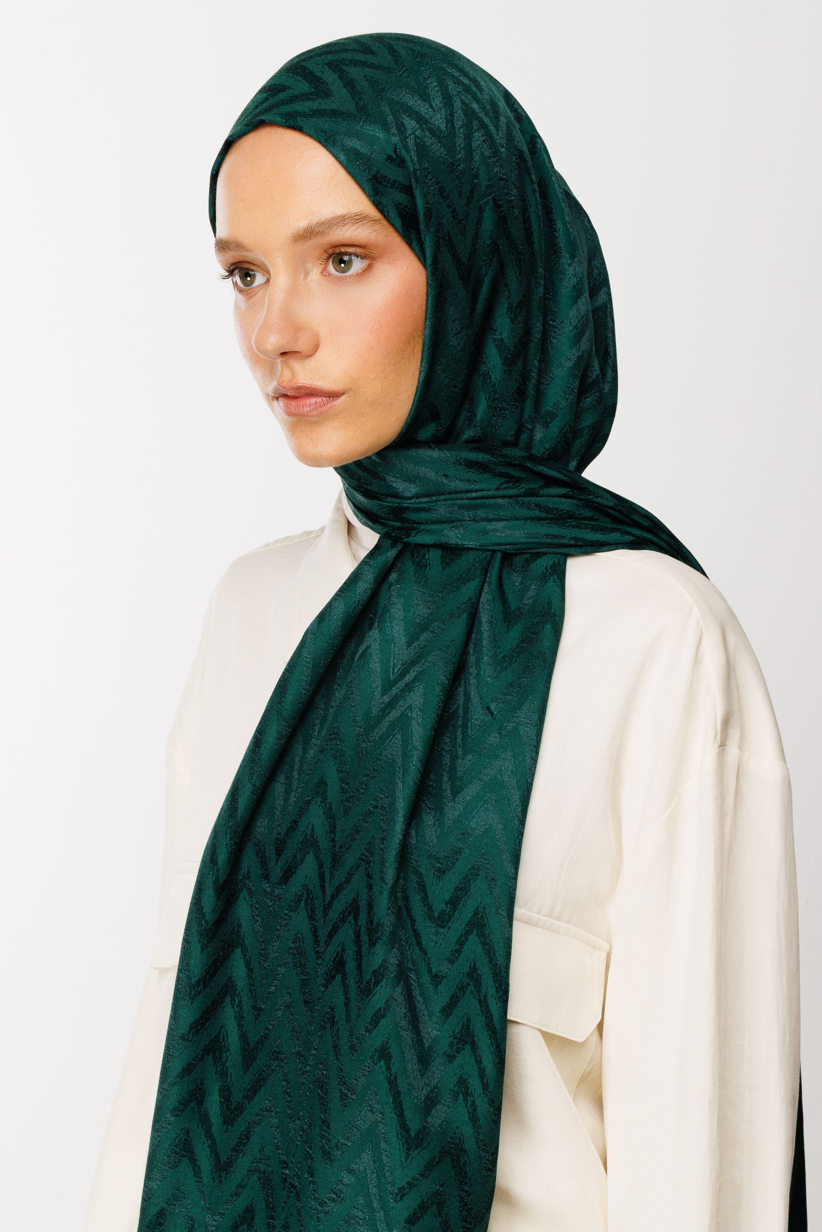 Zigzag Pattern Shiny Jacquard Hijab