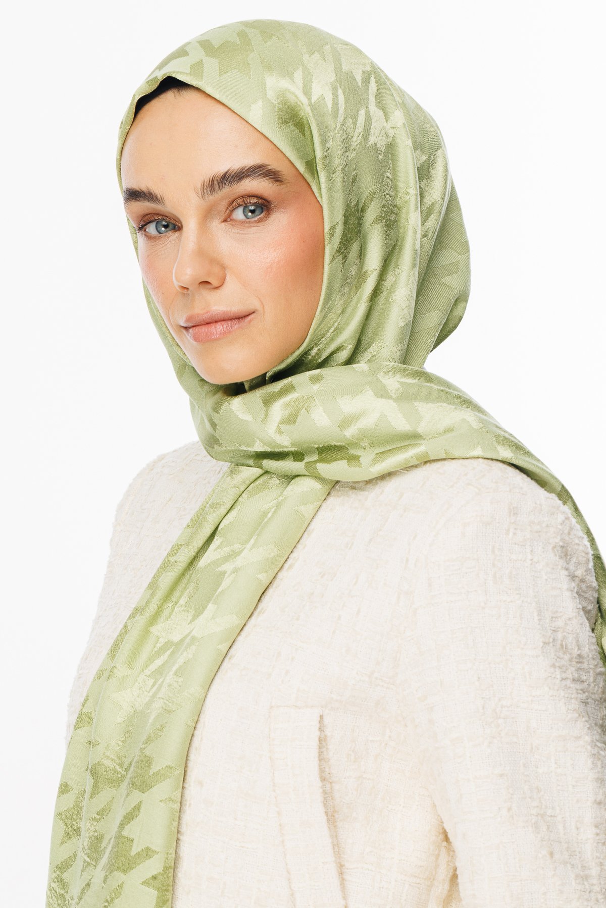 Crowbar Pattern Shiny Jacquard Hijab