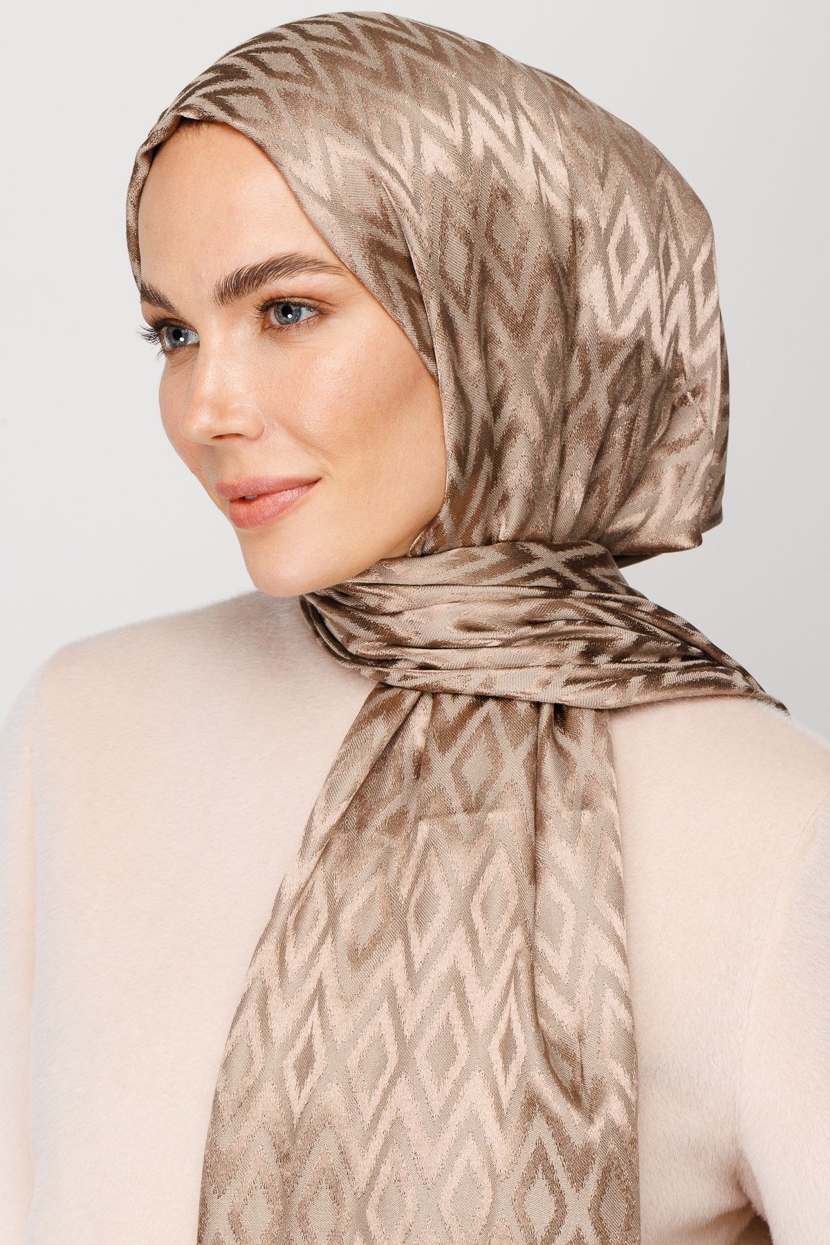 Karo Pattern Shiny Jacquard Shawl - Brown