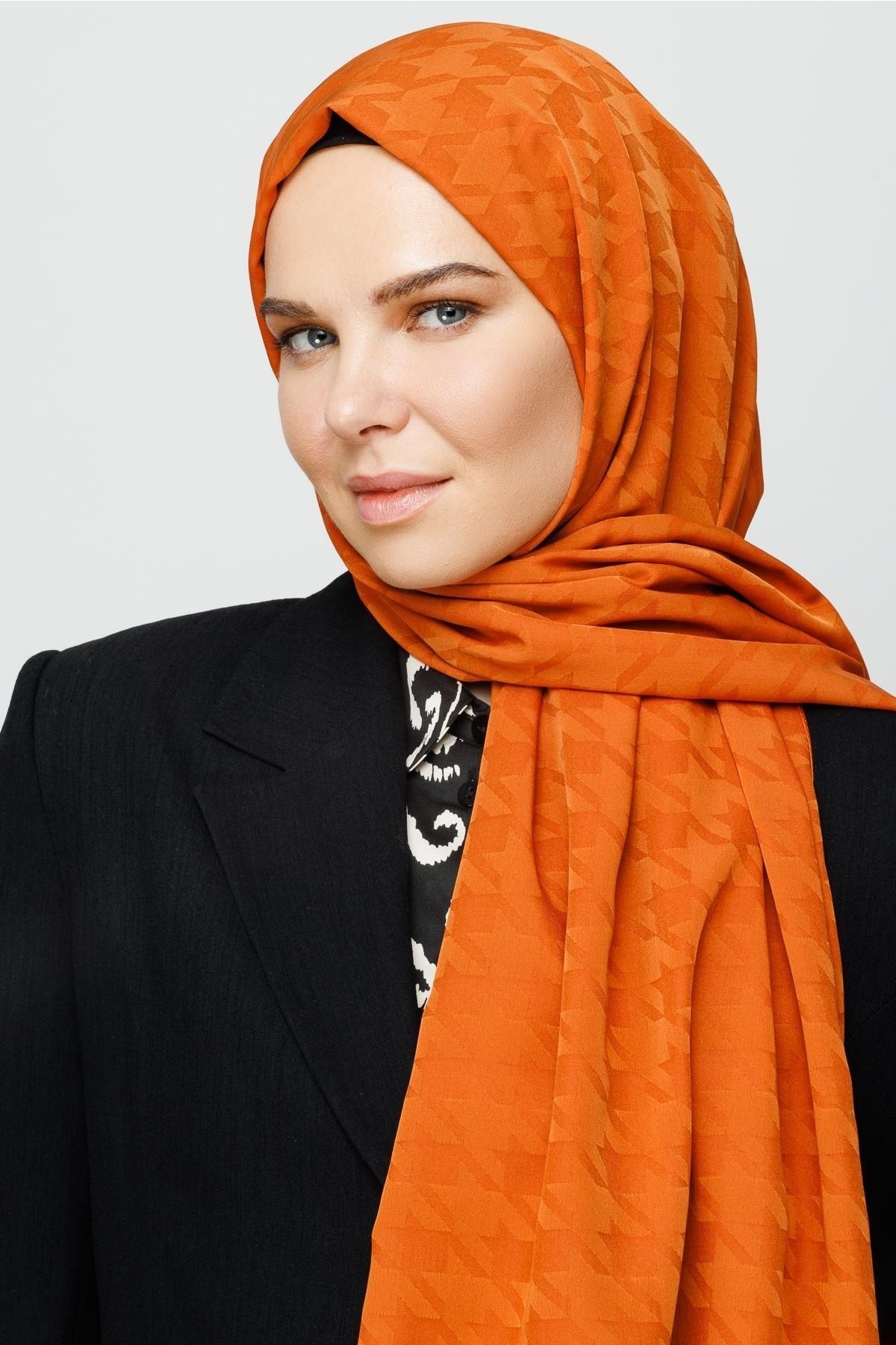 Crowbar Pattern Silk Jacquard Hijab