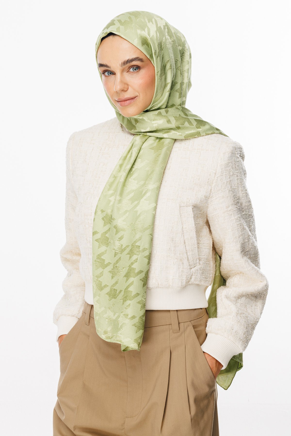 Crowbar Pattern Shiny Jacquard Hijab