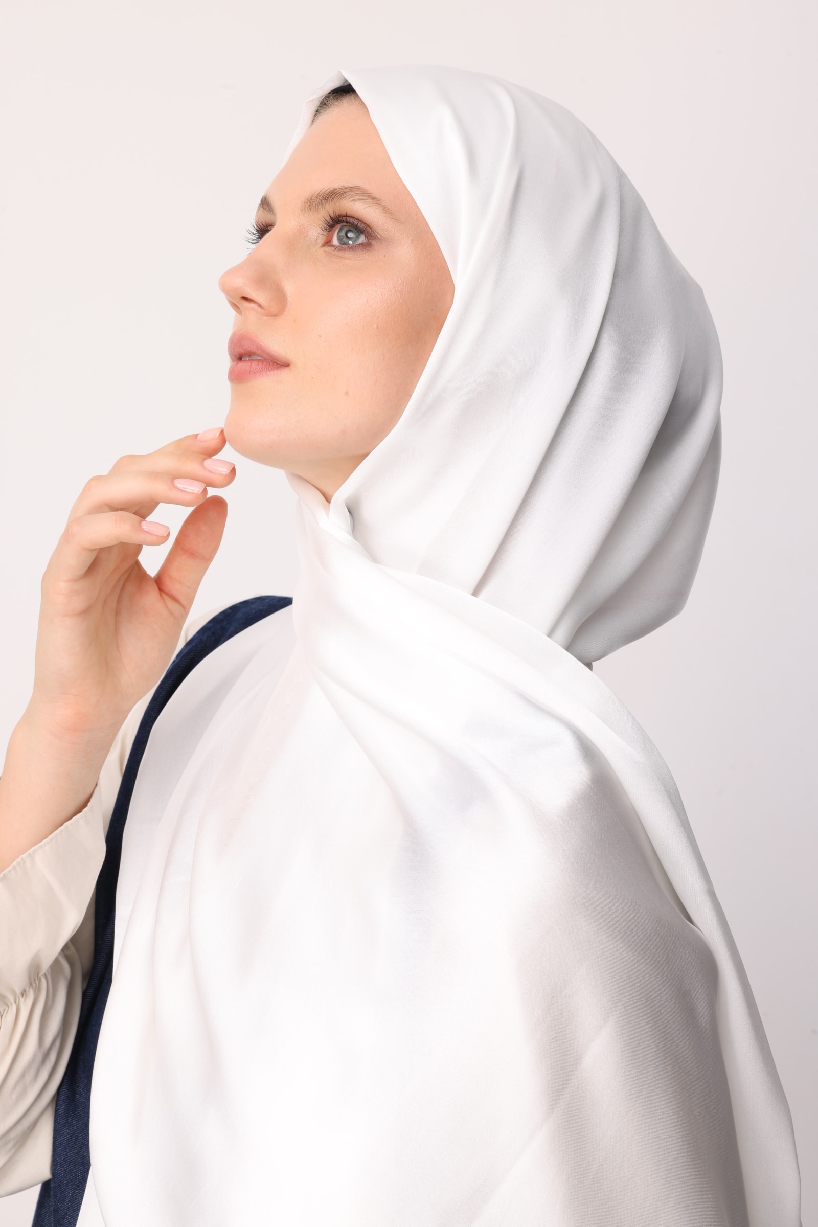 Diamond Aura Shawl - Ecru