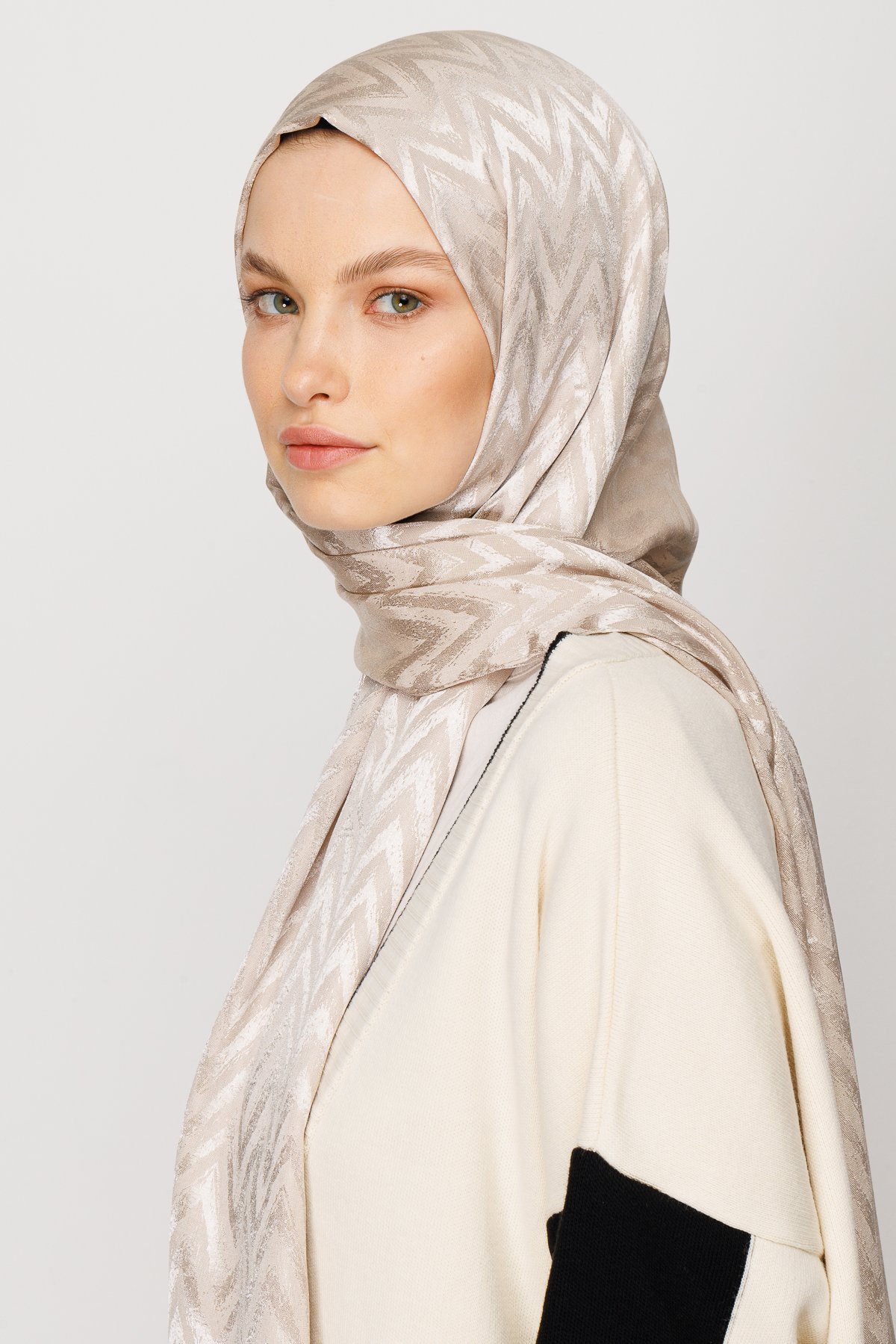 Zigzag Pattern Shiny Jacquard Hijab