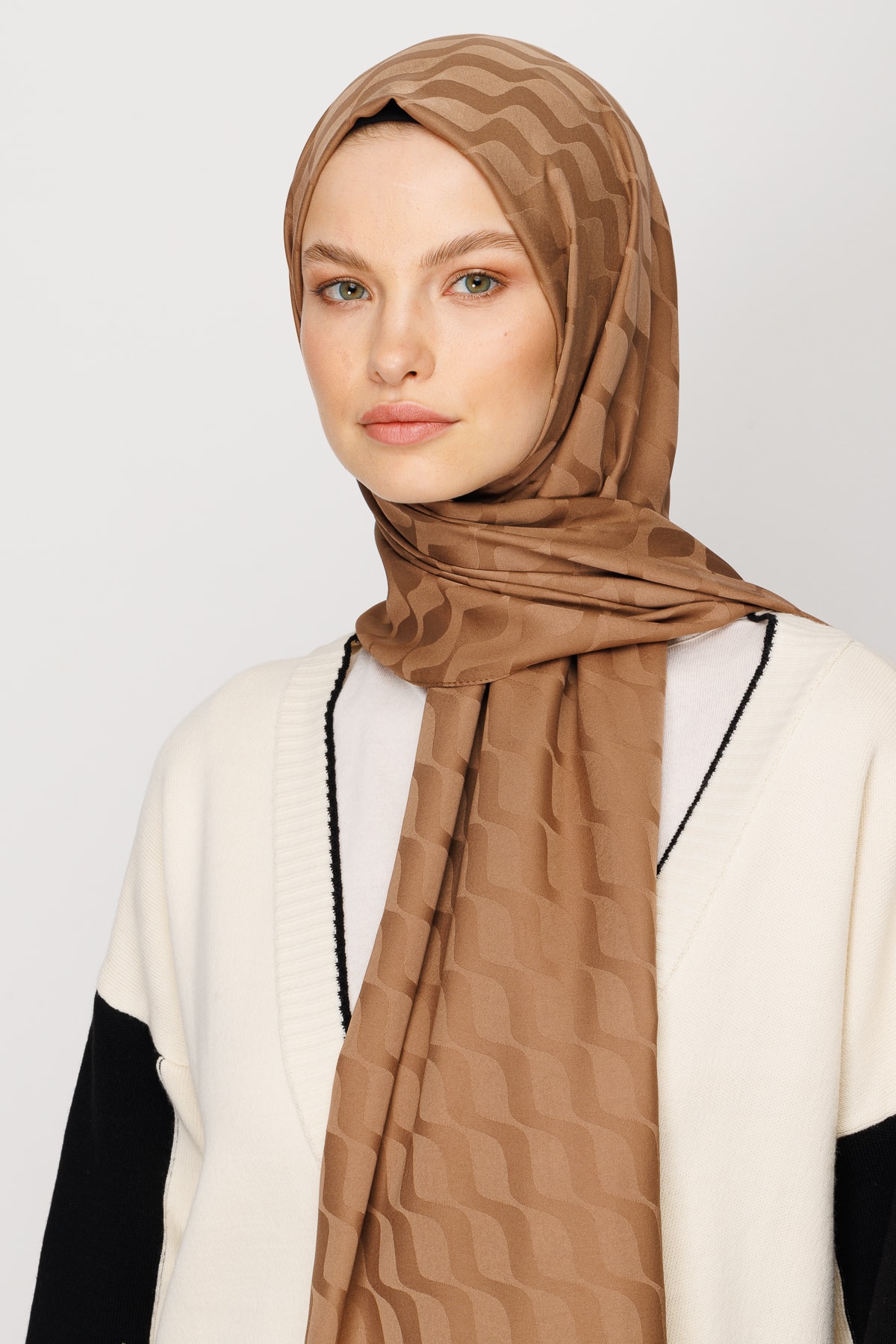 Wave-Pattern Silky Jacquard Shawl - Brown