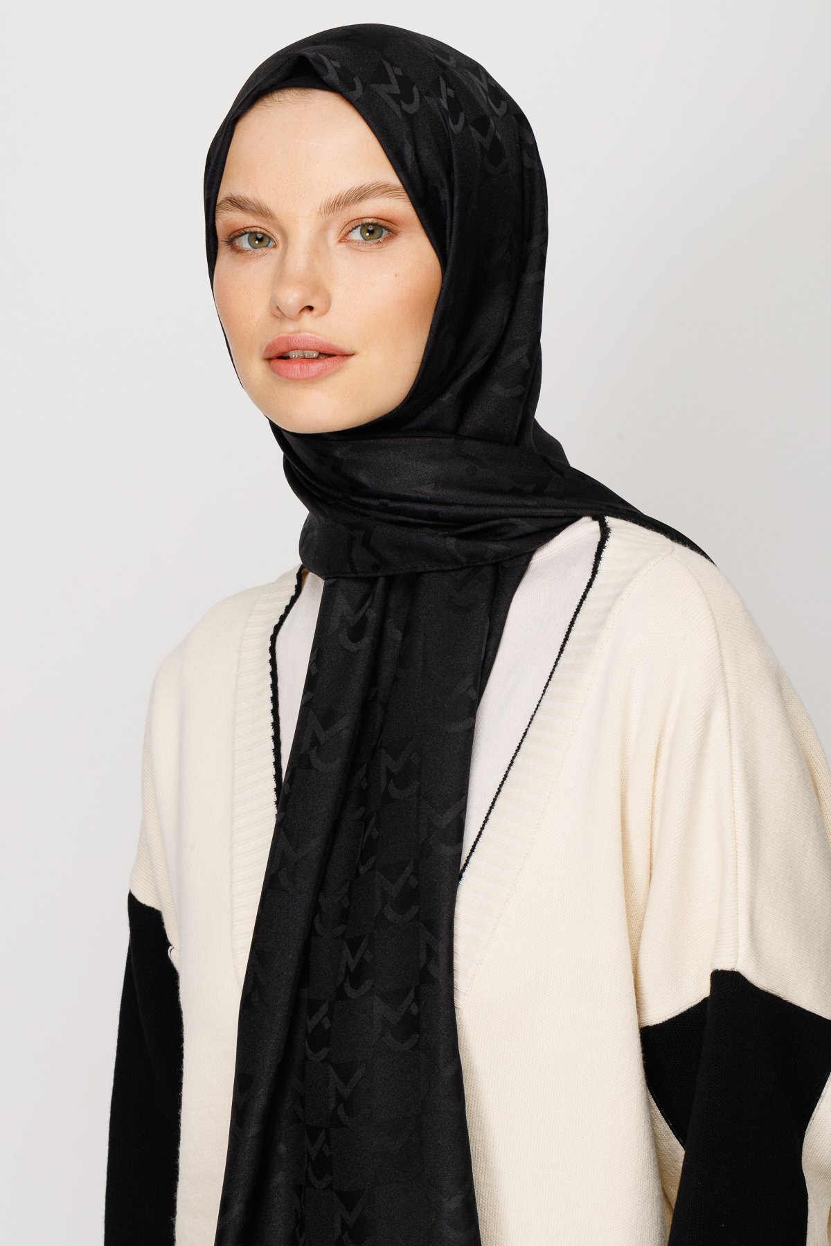 MC Pattern Jacquard Shawl - Black