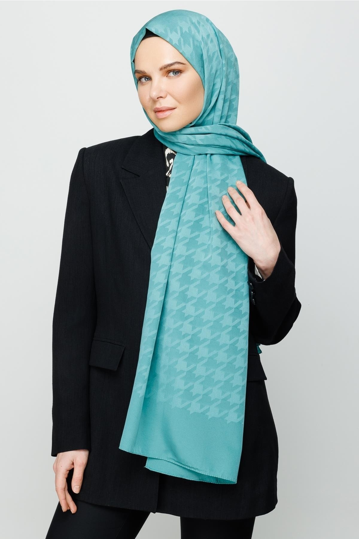 Crowbar Pattern Silk Jacquard Hijab