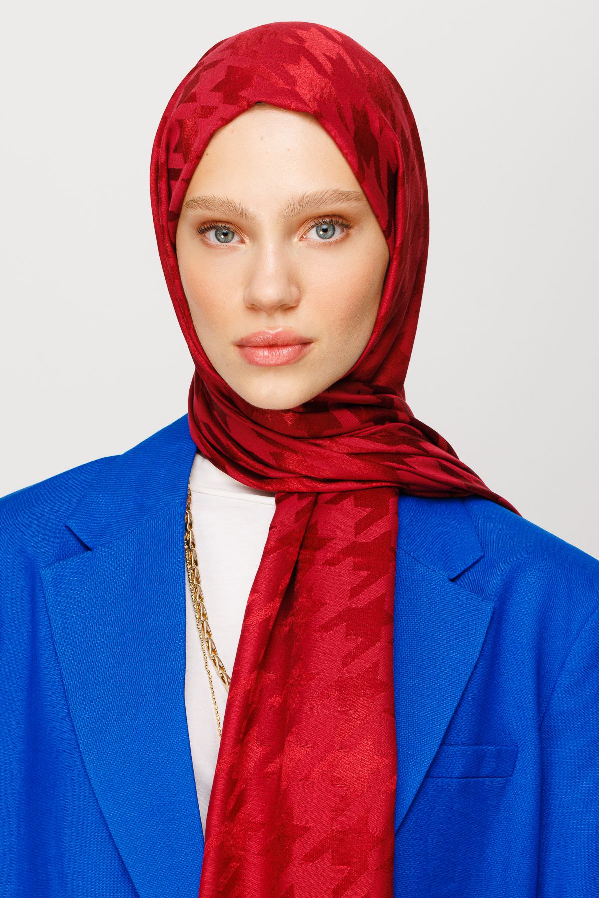 Crowbar Pattern Shiny Jacquard Shawl - Cherry Bruise