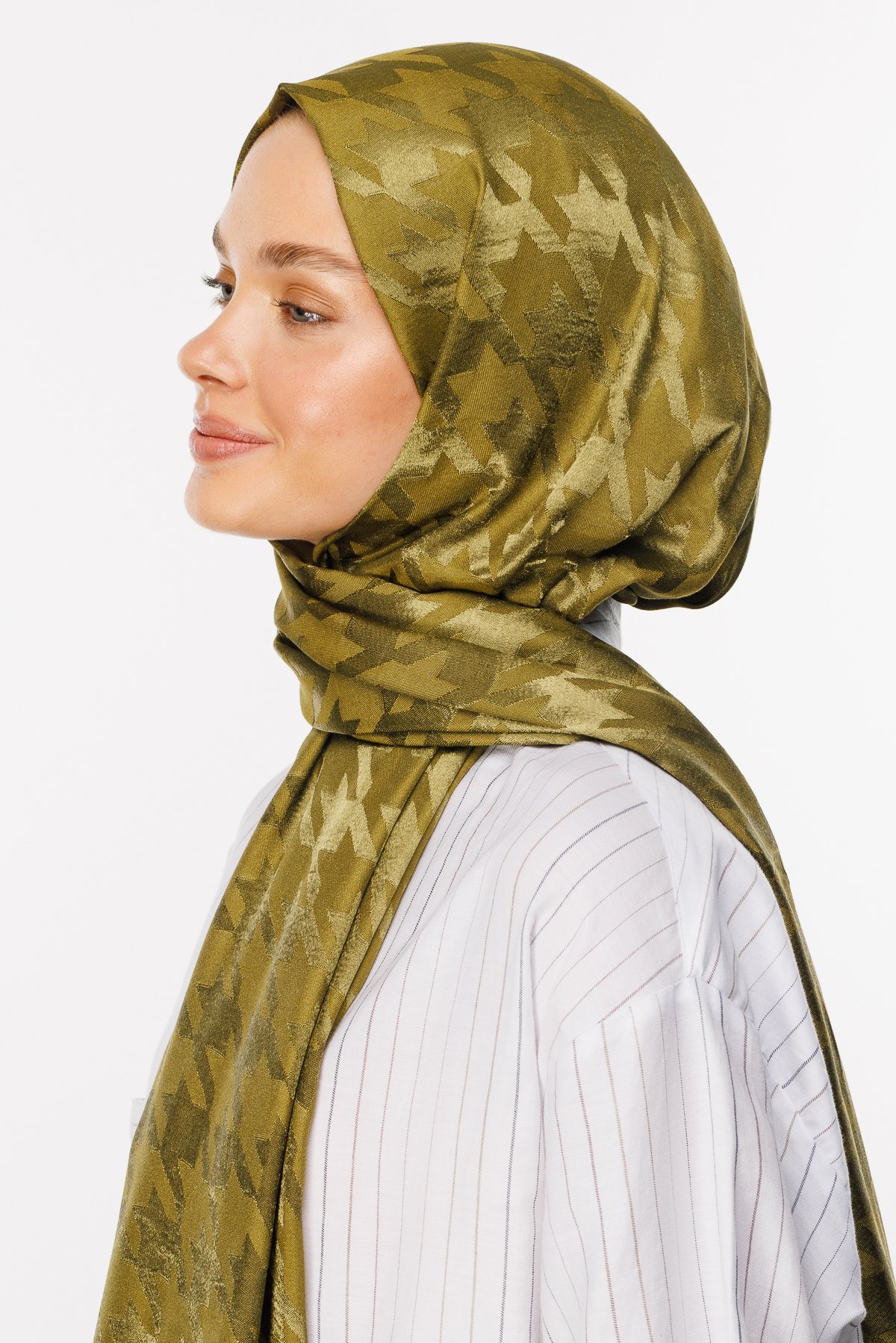 Crowbar Pattern Shiny Jacquard Hijab