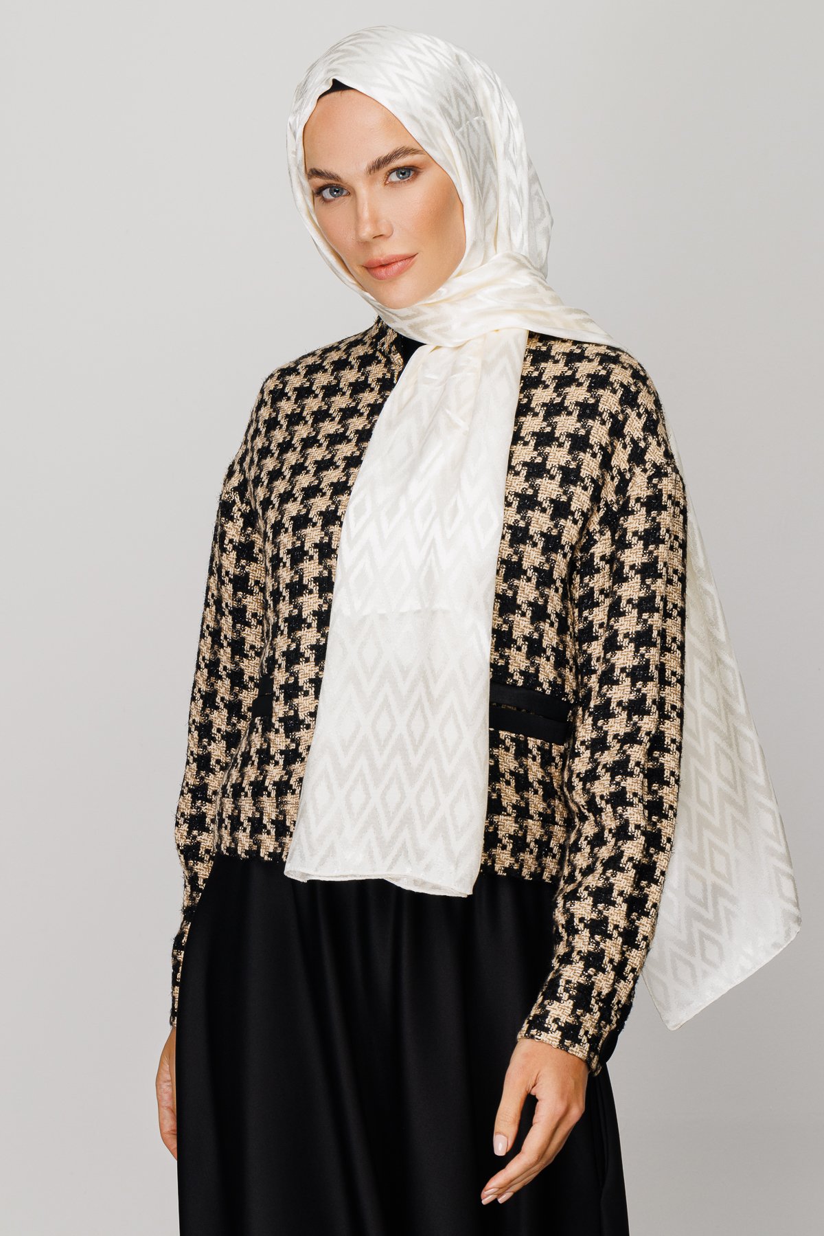 Karo Pattern Shiny Jacquard Shawl - Ecru