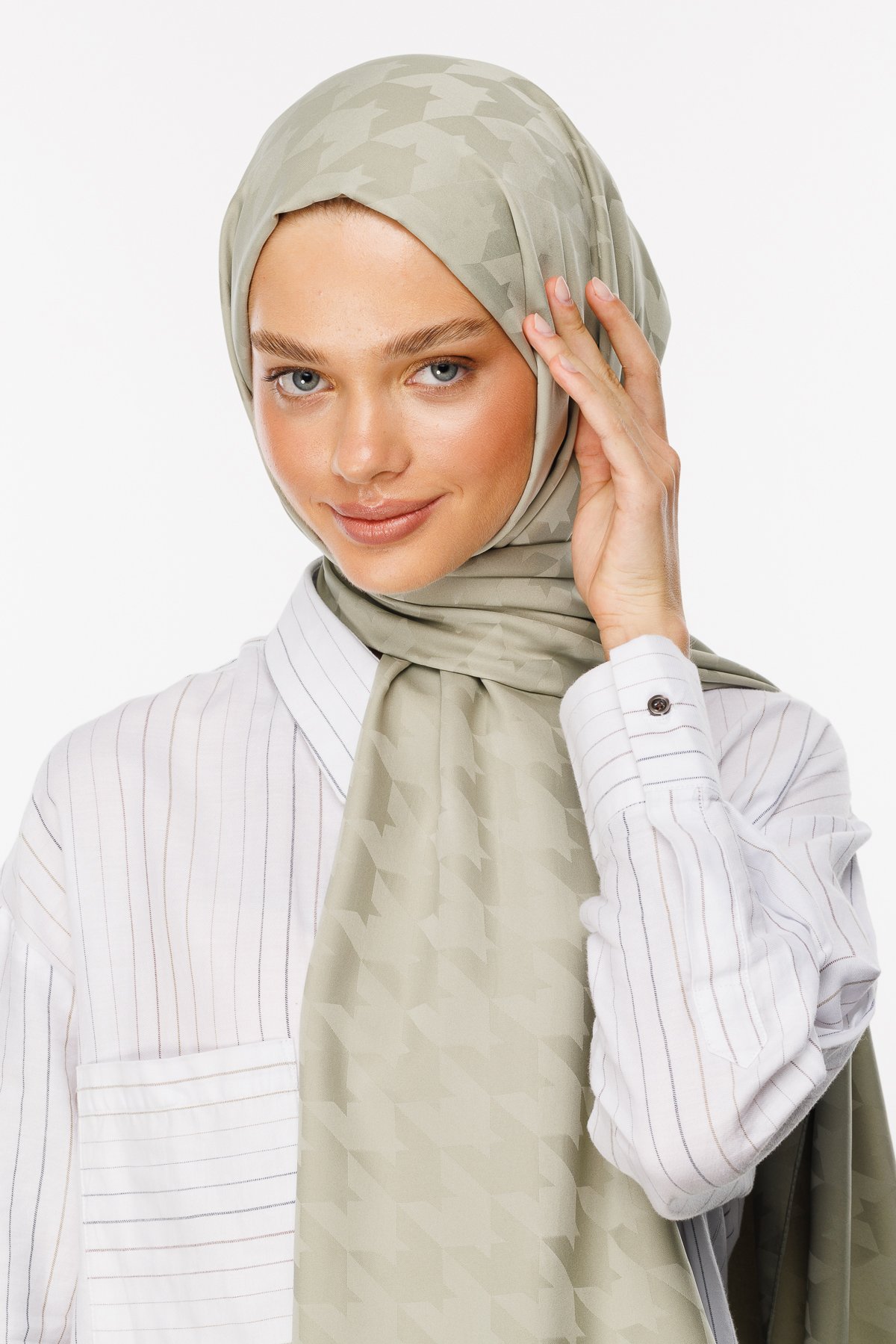 Crowbar Pattern Silk Jacquard Shawl - Sage
