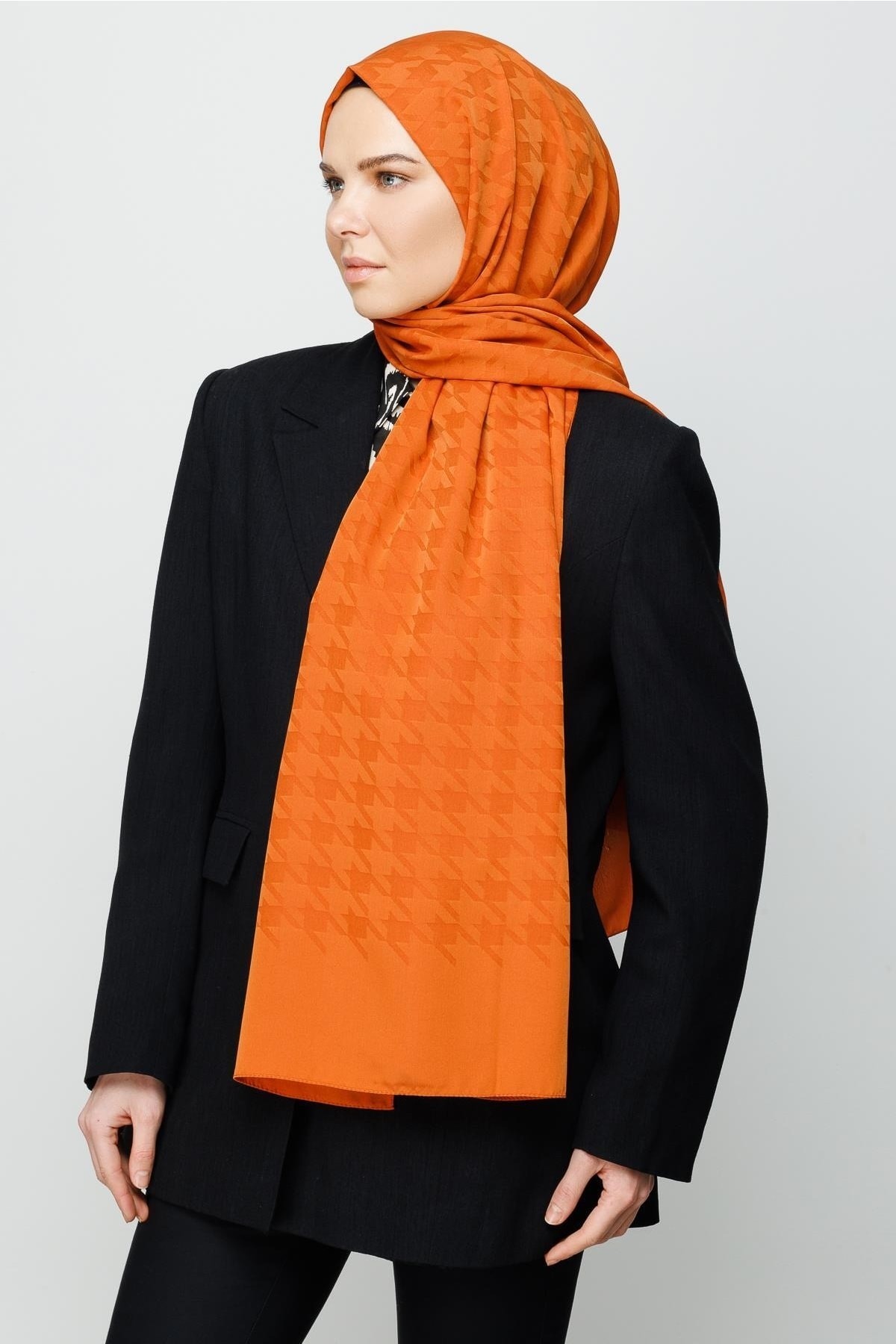 Crowbar Pattern Silk Jacquard Hijab