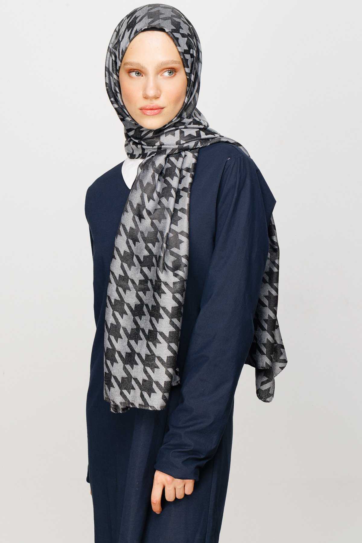 Crowbar Pattern Shiny Jacquard Shawl - Smoked