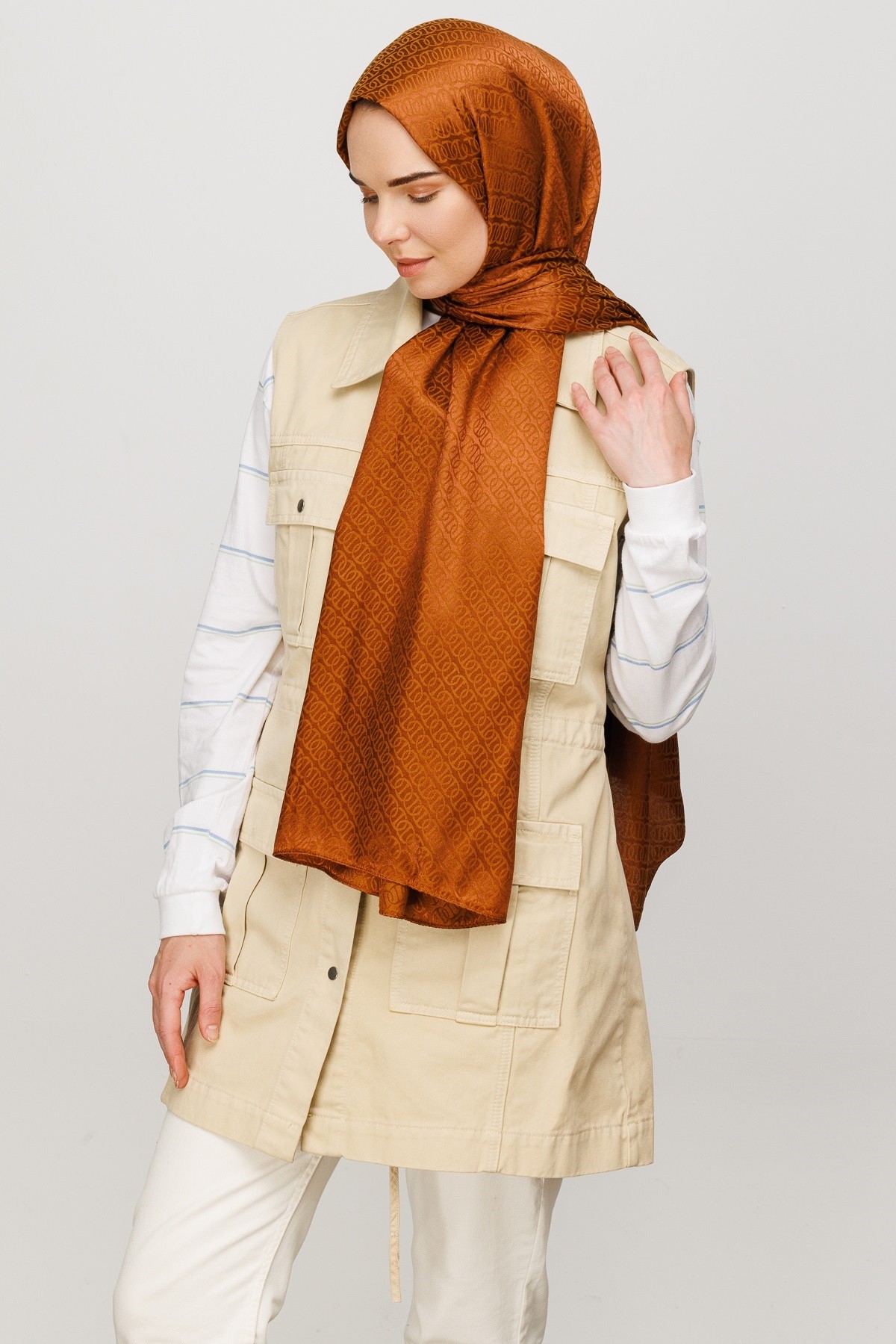 Gemustertes Glänzendes Jacquard Hijab