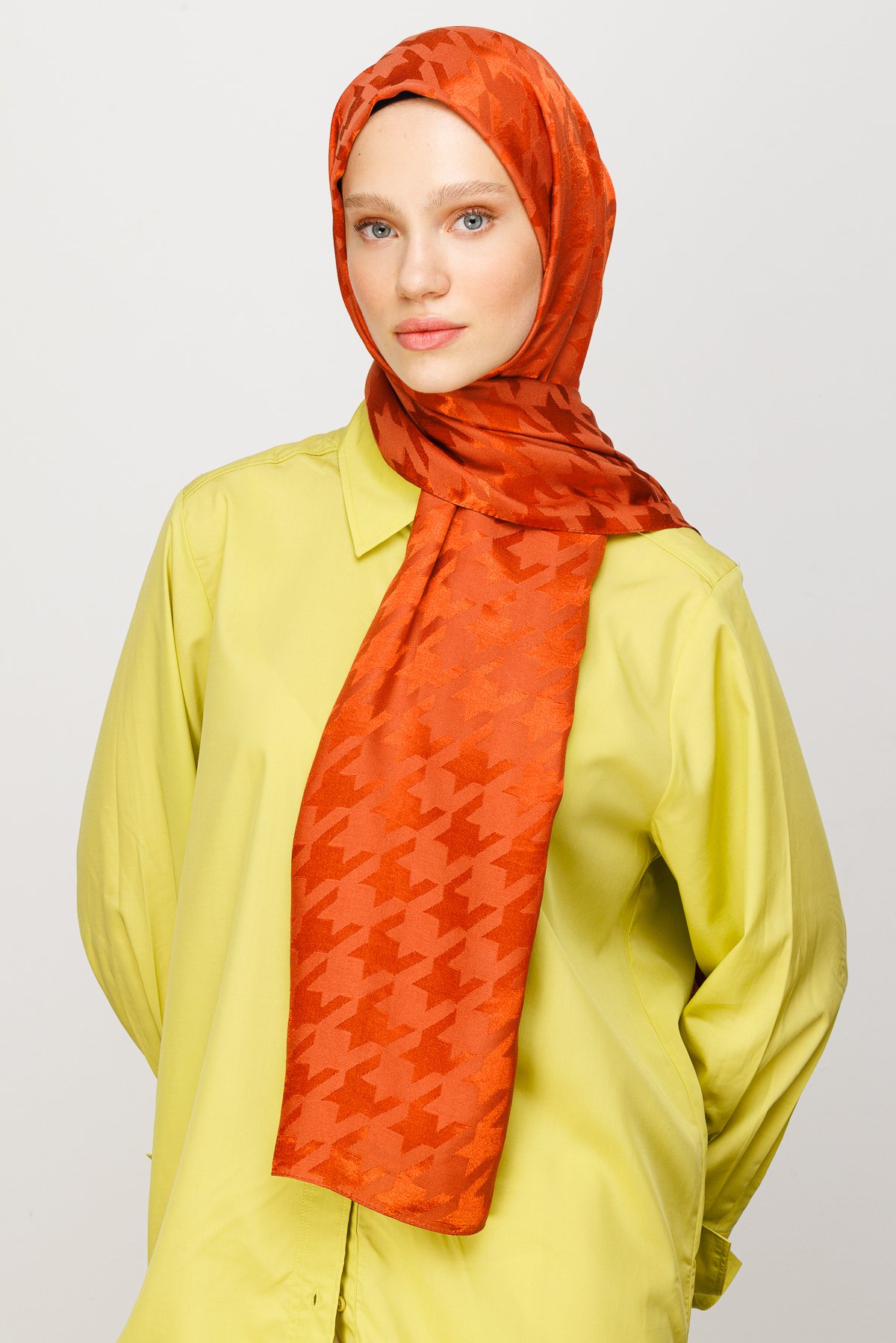 Crowbar Pattern Shiny Jacquard Shawl - Tile