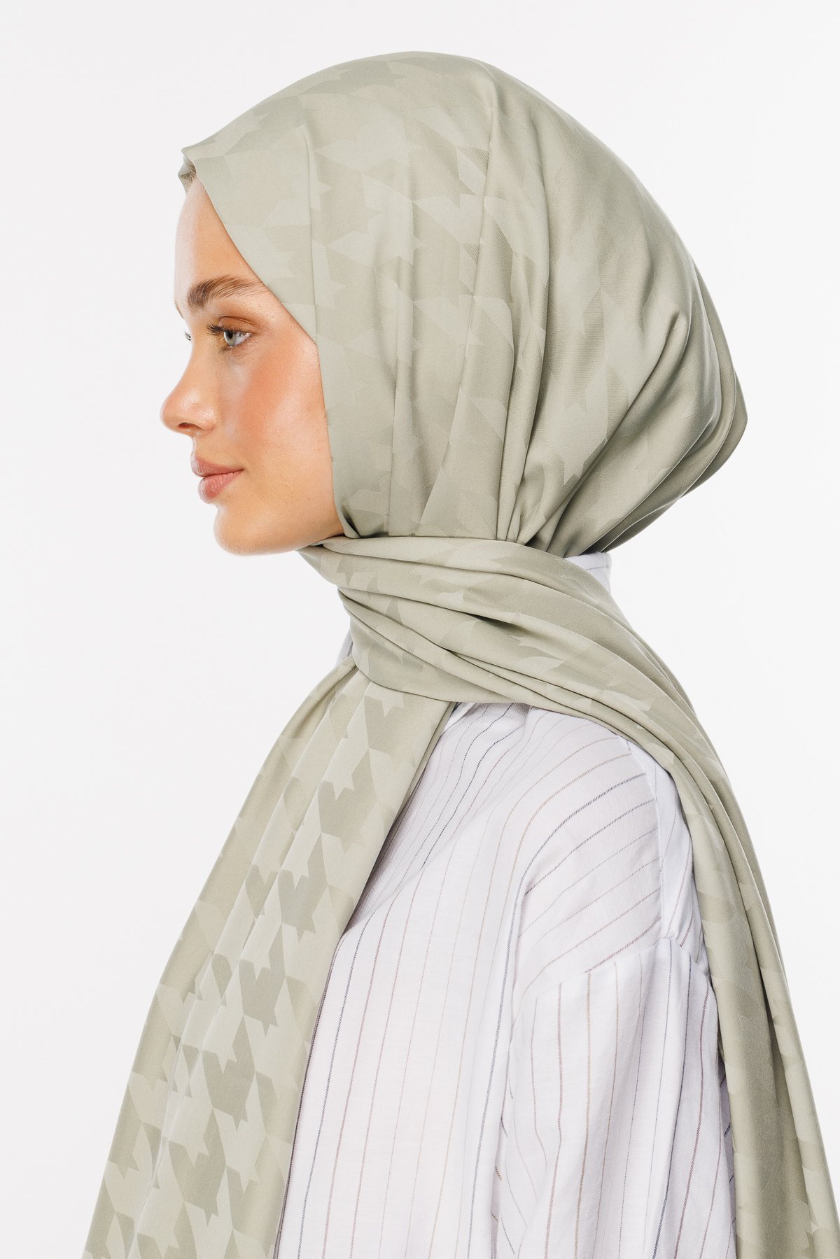 Crowbar Pattern Silk Jacquard Shawl - Sage