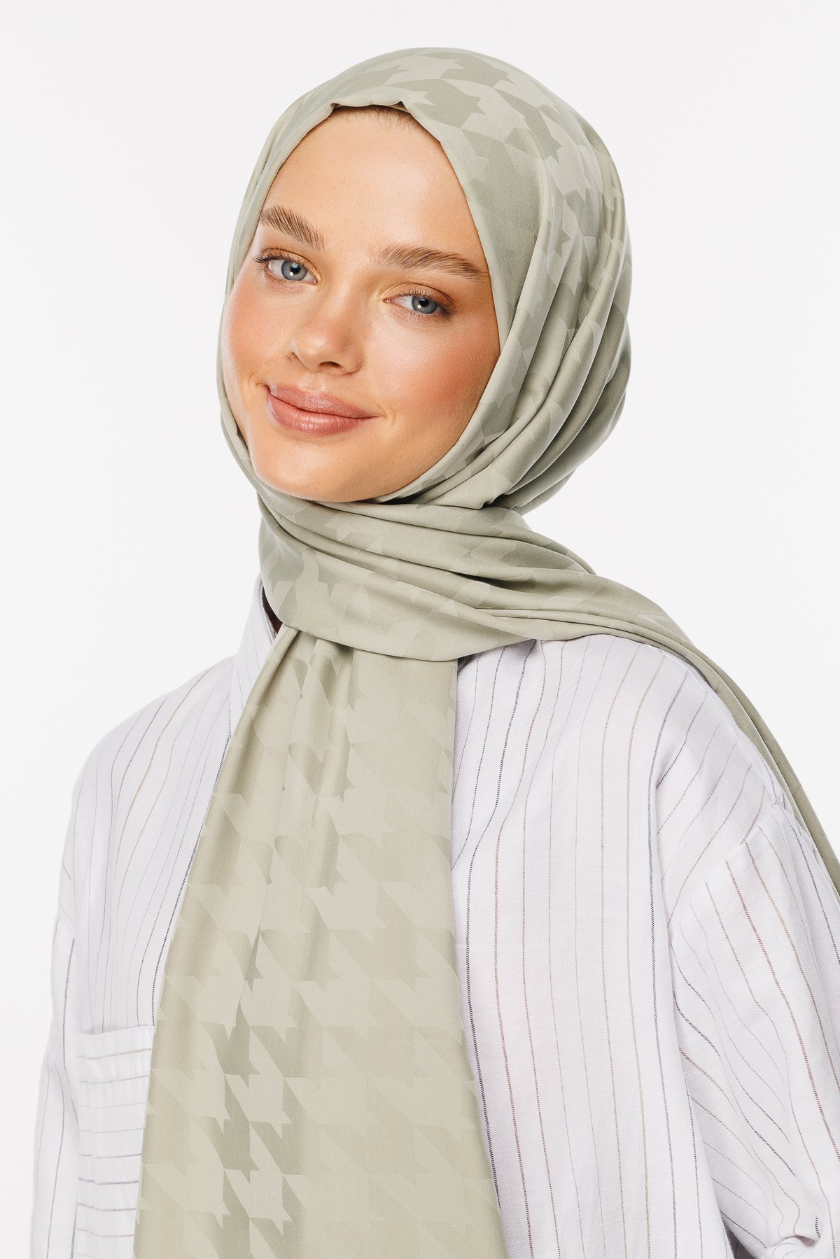 Crowbar Pattern Silk Jacquard Shawl - Sage