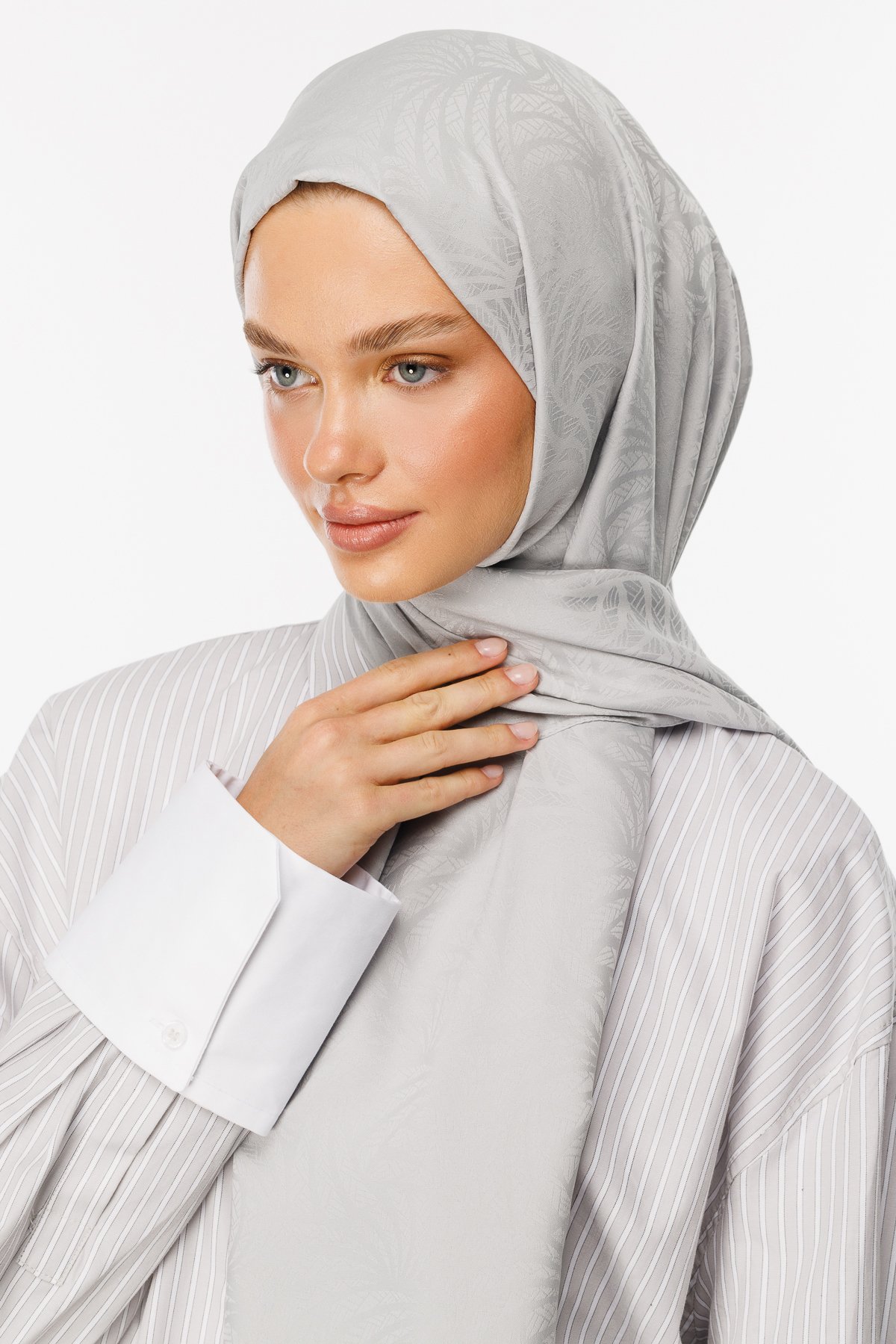 Artemis Pattern Silk Jacquard Shawl - Silver
