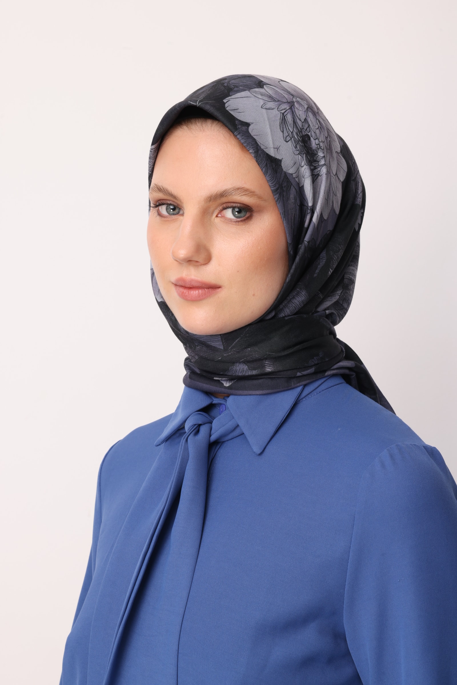 Floren Pattern Cotton Scarf - Navyblue