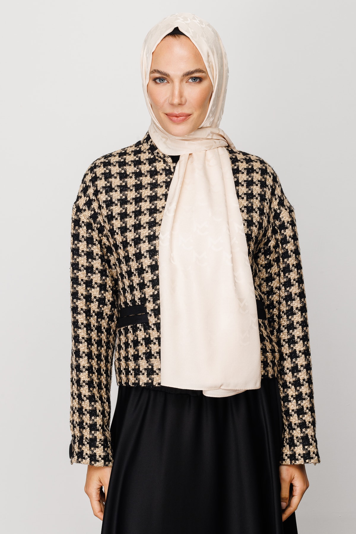 MC Pattern Jacquard Shawl - Vanilin