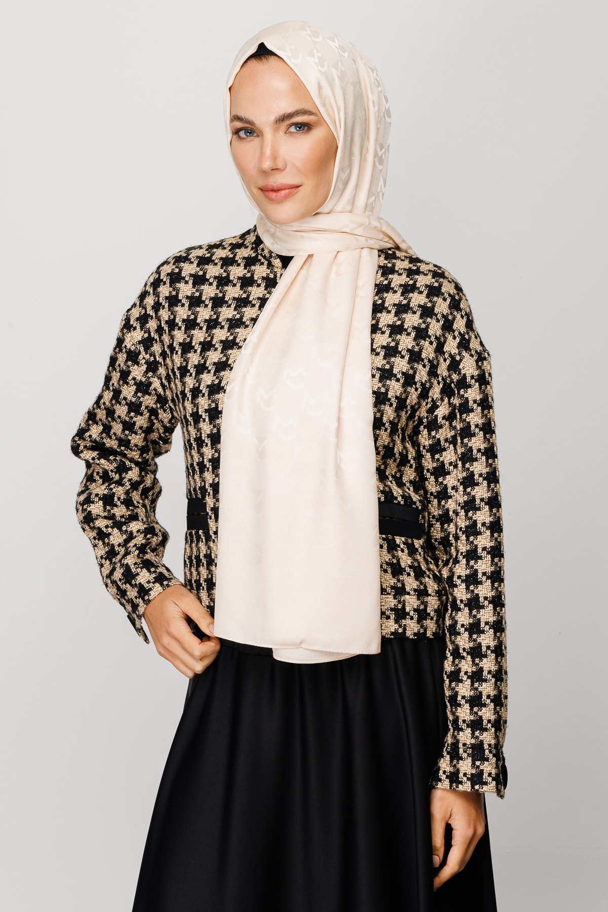 MC Pattern Jacquard Shawl - Vanilin