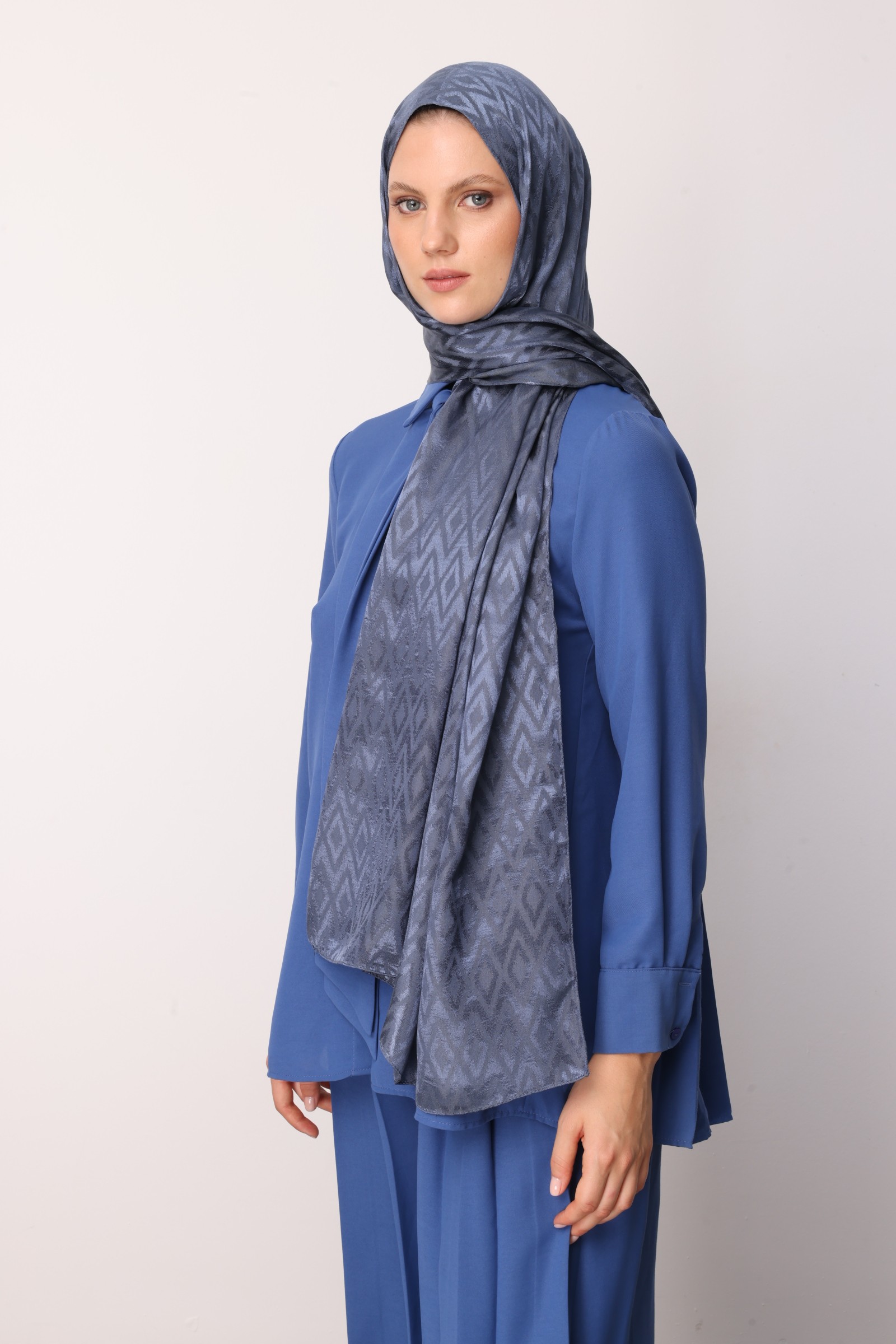 Shiny Check-Pattern Jacquard Shawl - Yakamosis
