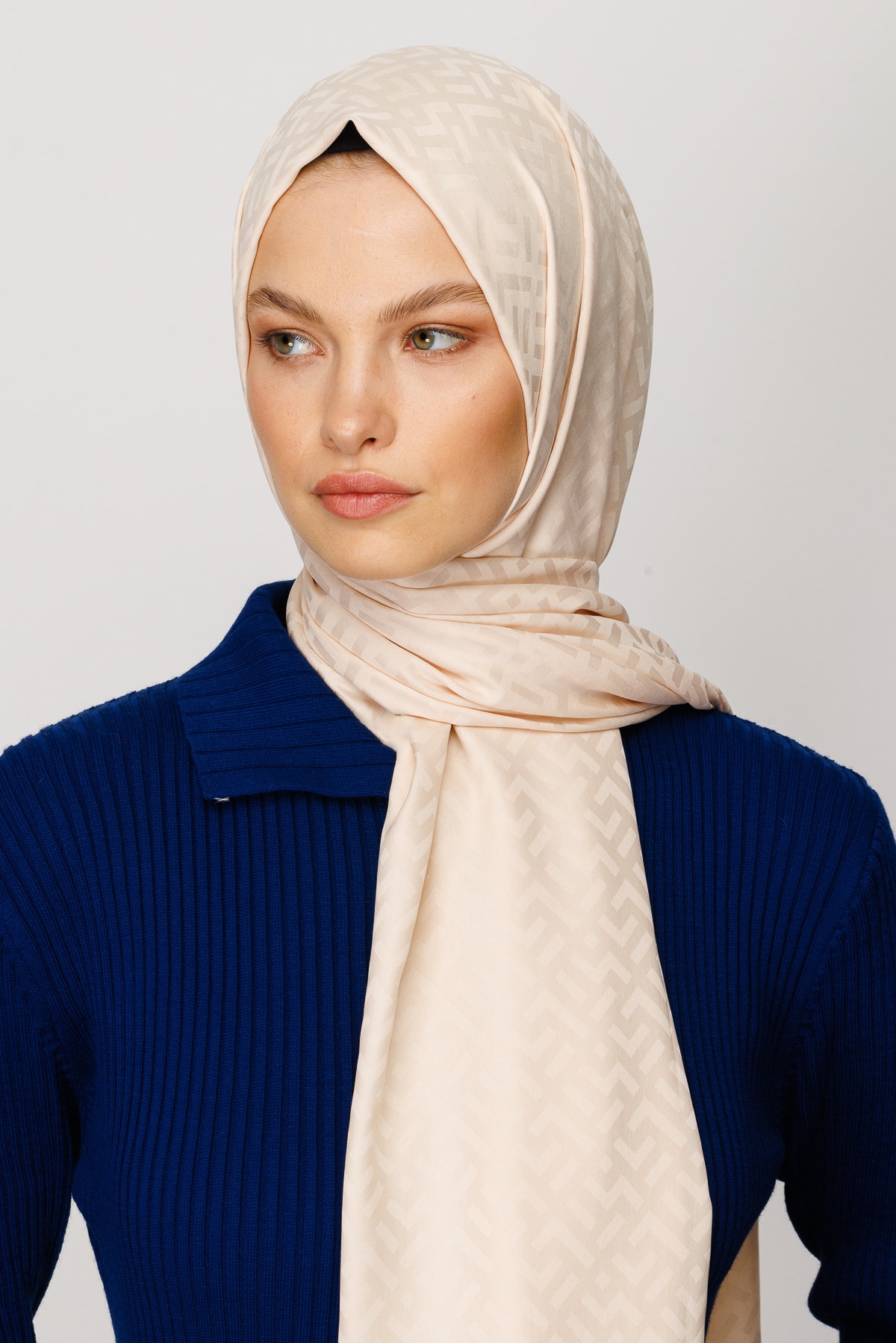 Z Pattern Silky Jacquard Shawl - Cream